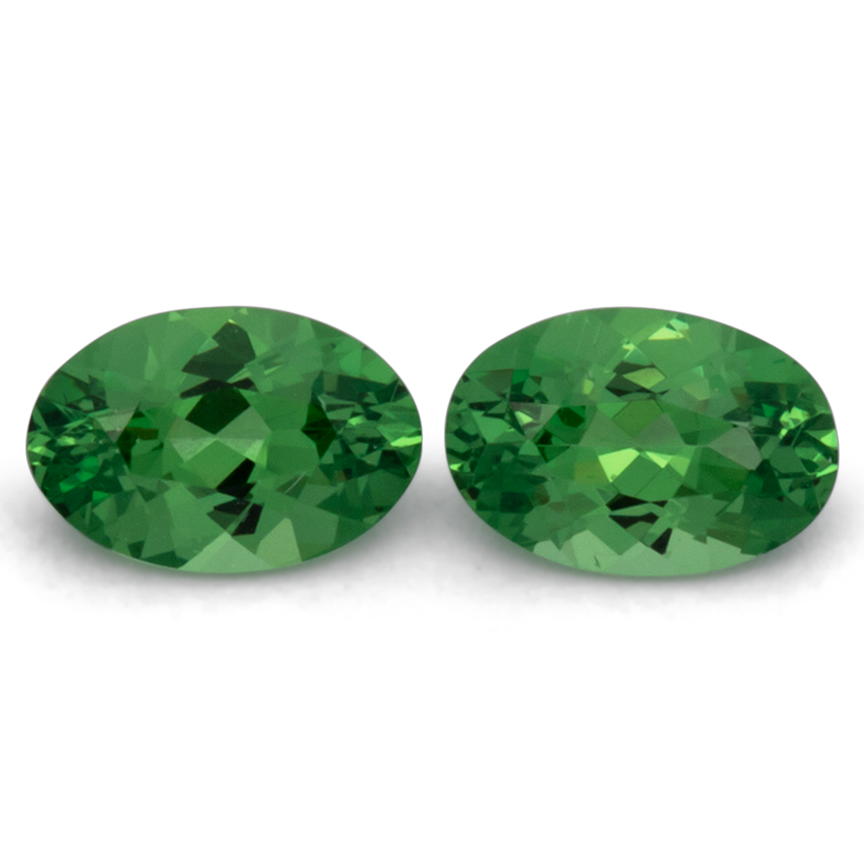 Tsavorit Paar - grün, oval, 6x4 mm, 0.97 cts, Nr. TS91022