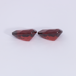 Granat Paar - rot, birnform, 8.1x6 mm, 2.86 - 2.95 cts, Nr. GR32006