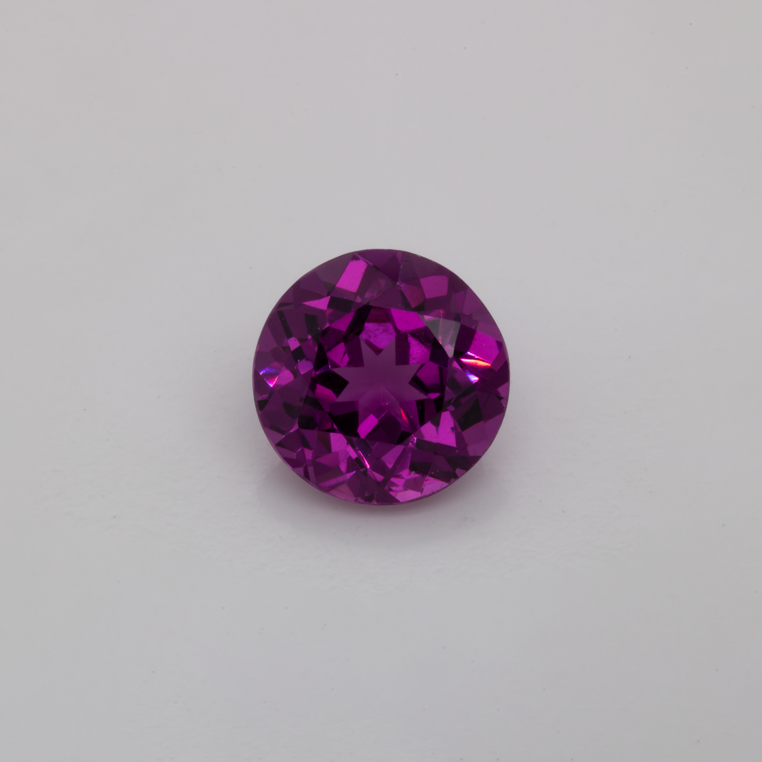 Royal Purple Garnet - lila, rund, 7x7 mm, 1.42-1.66 cts, Nr. RP92002