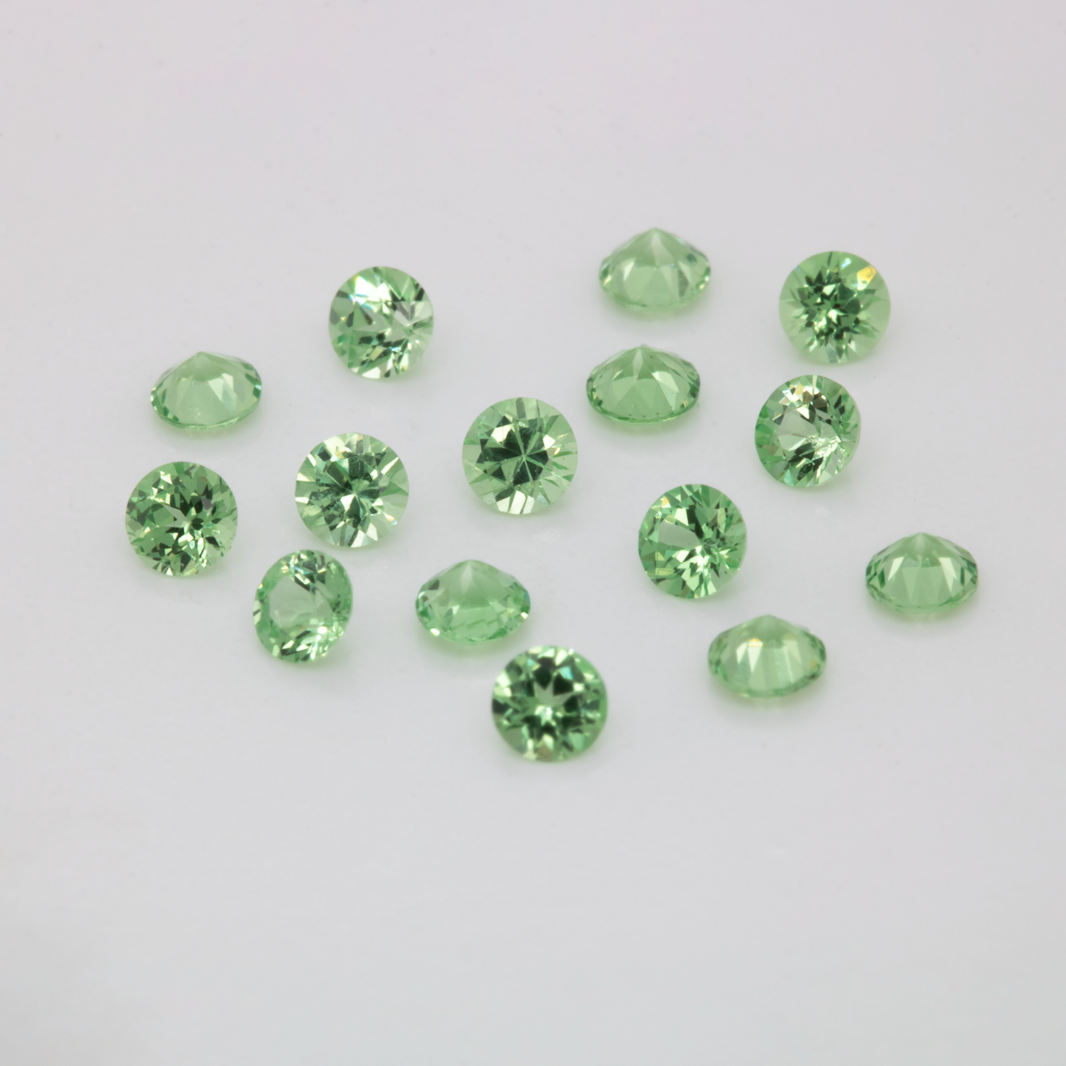 Tsavorit - grün, rund, 2x2 mm, 0,033-0,045 cts, Nr. TS29001