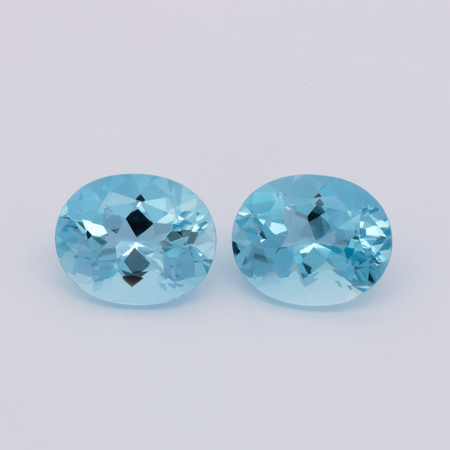 Aquamarin Paar - blau, oval, 11.2x9.1 mm, 6.78 cts, Nr. A99093