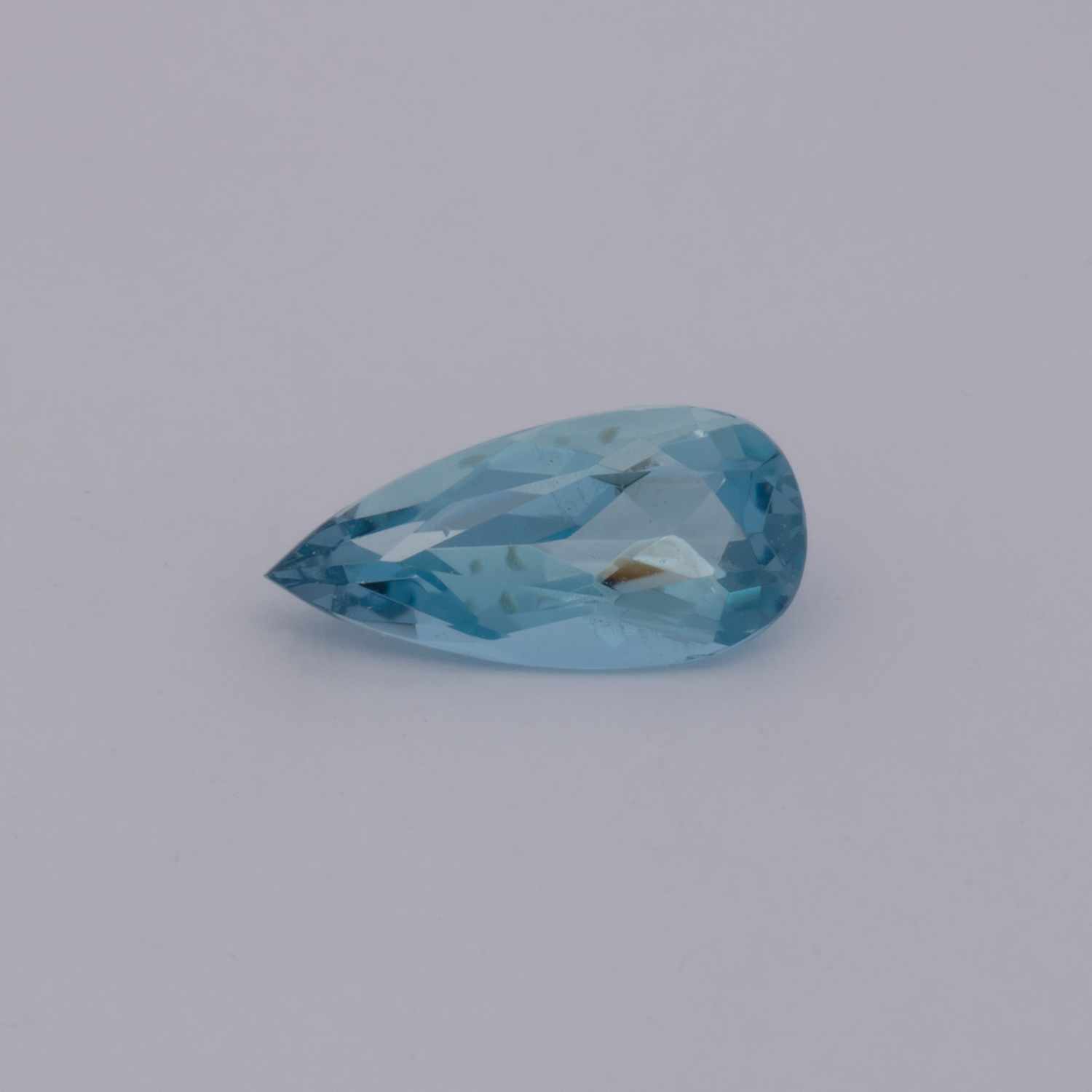 Aquamarin AA - blau, birnform, 9.7x4.6 mm, 0.84 cts, Nr. A99095