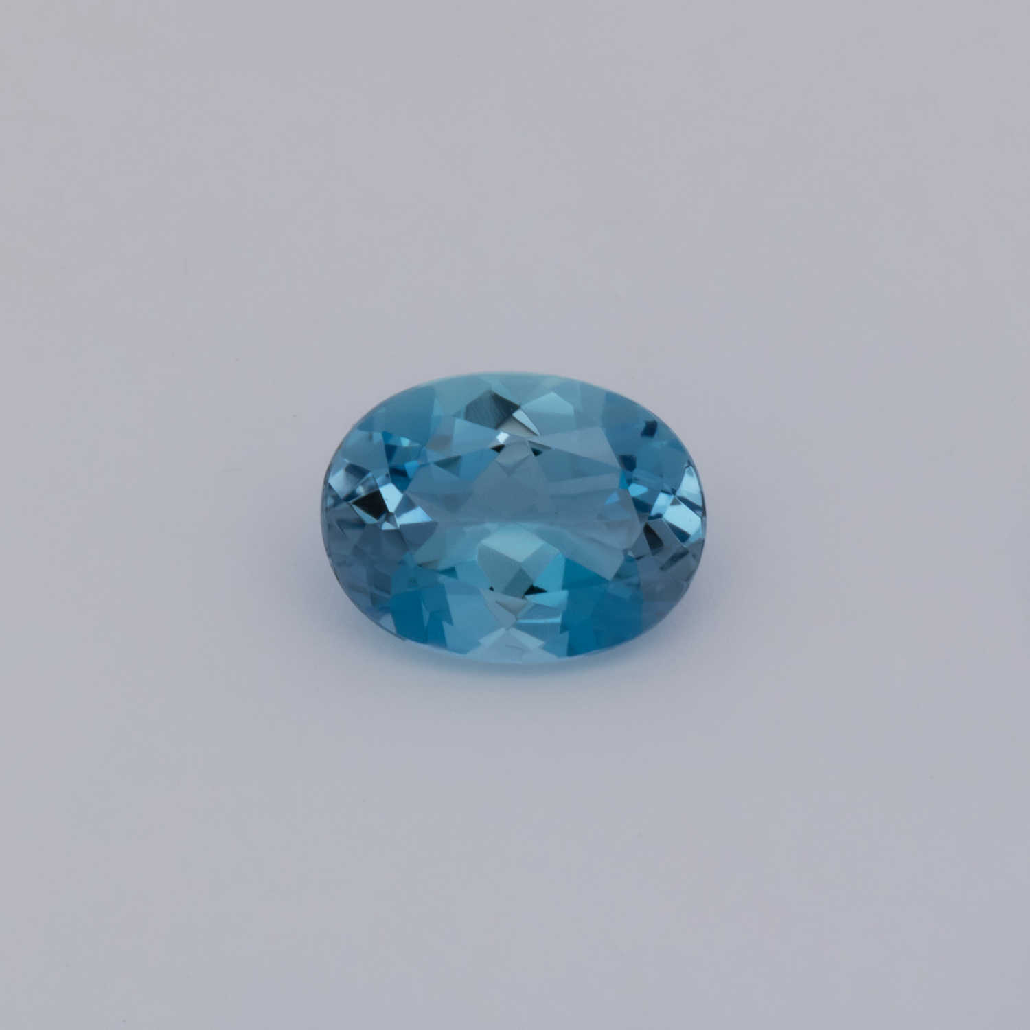 Aquamarin AAA - blau, oval, 8.1x6.1 mm, 1.18 cts, Nr. A99097