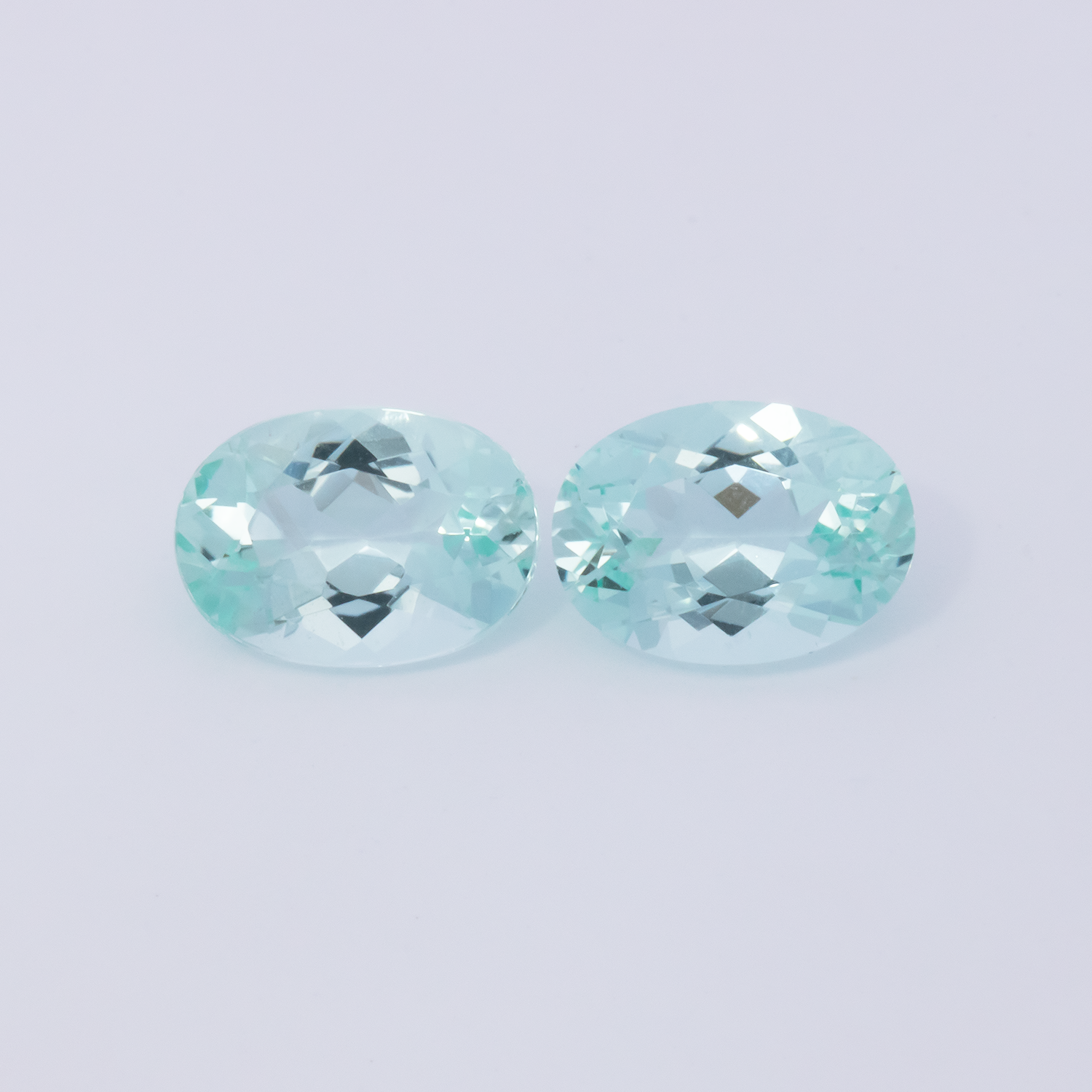 Beryll Paar - blau, oval, 7x5 mm, 1.43 cts, Nr. BY90051