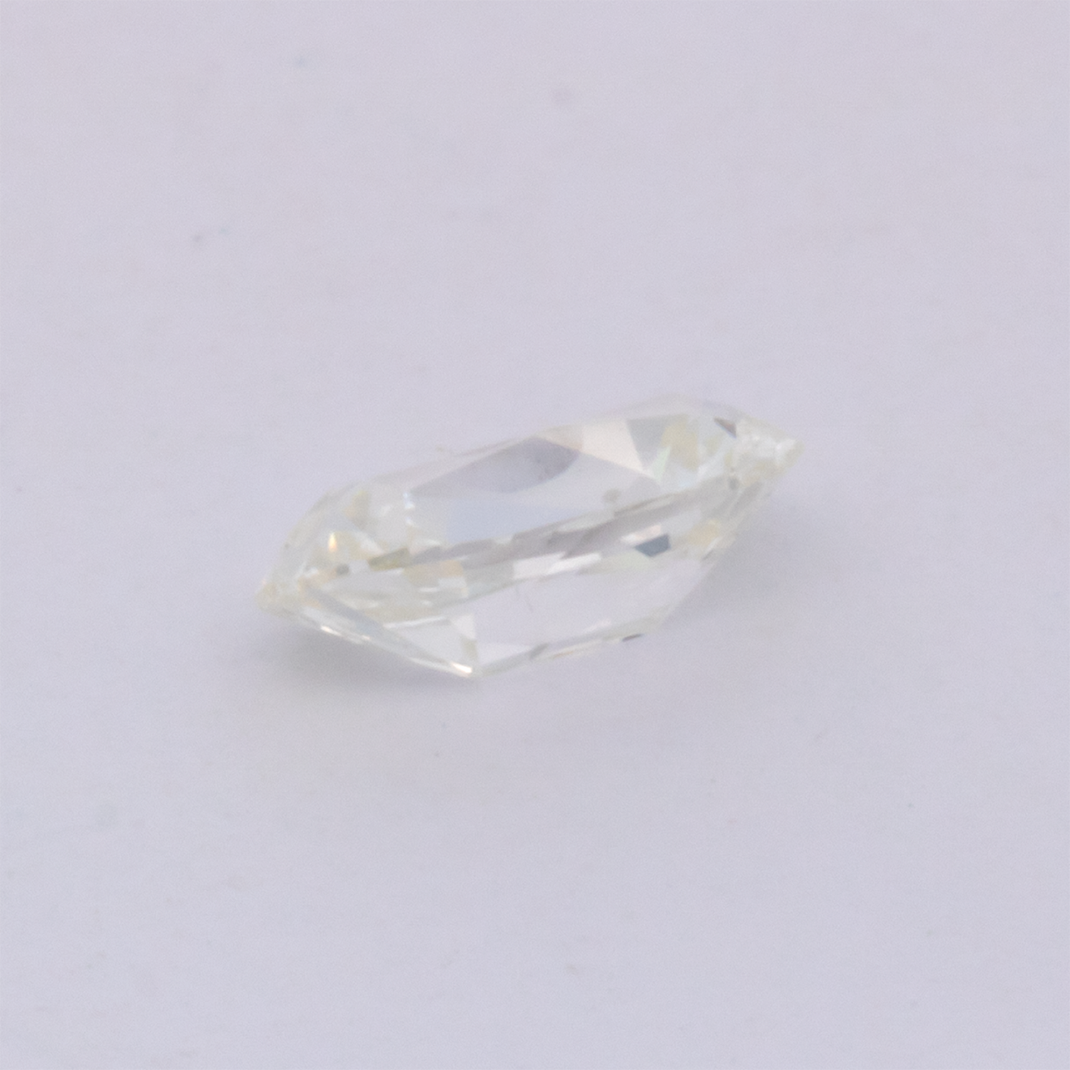 Diamant - leicht getöntes weiß, oval, 5.1x3 mm, 0.25 cts, Nr. DT1000