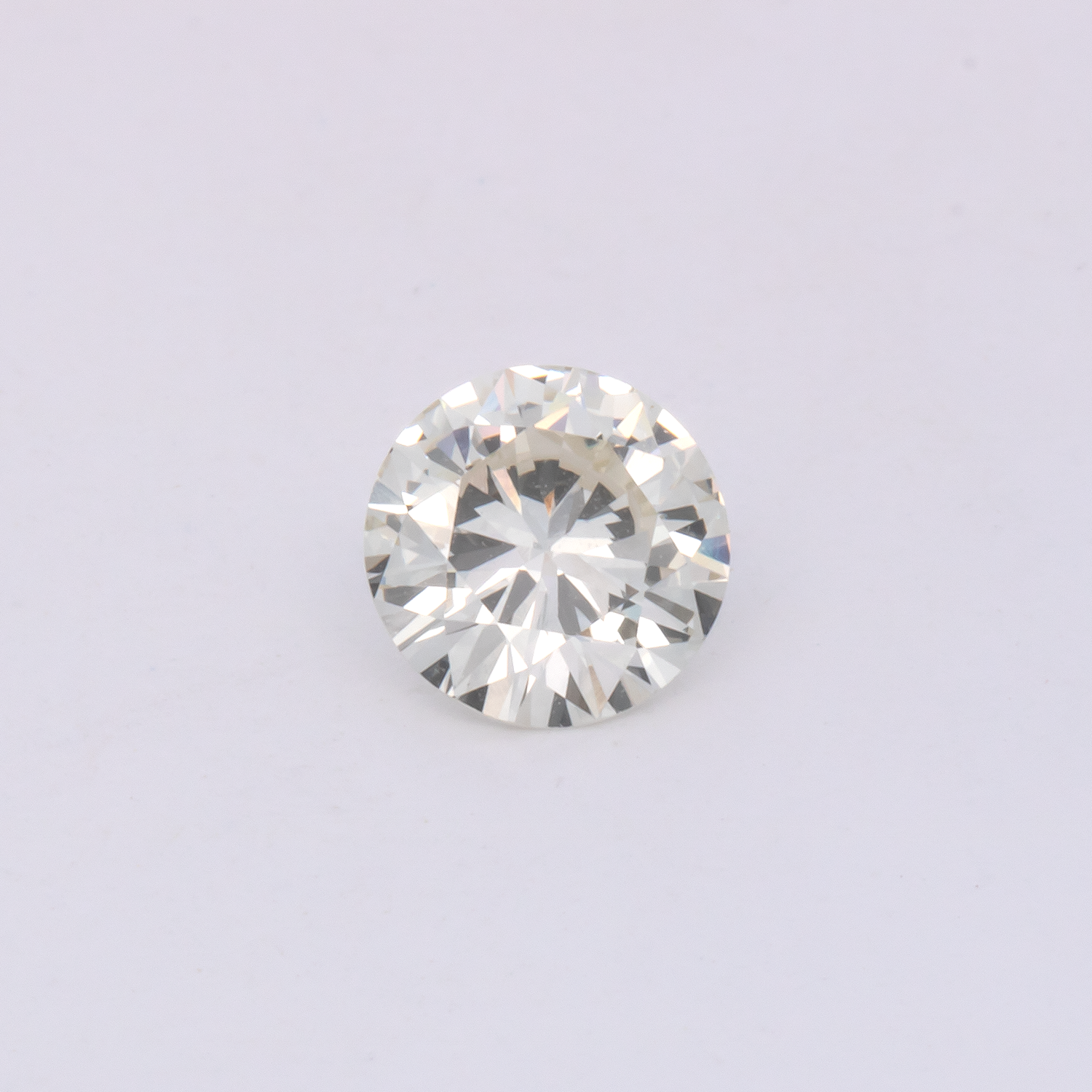 Diamant - leicht getönt gelb, rund, 5.6x5.6 mm, 0.60 cts, Nr. DT1016