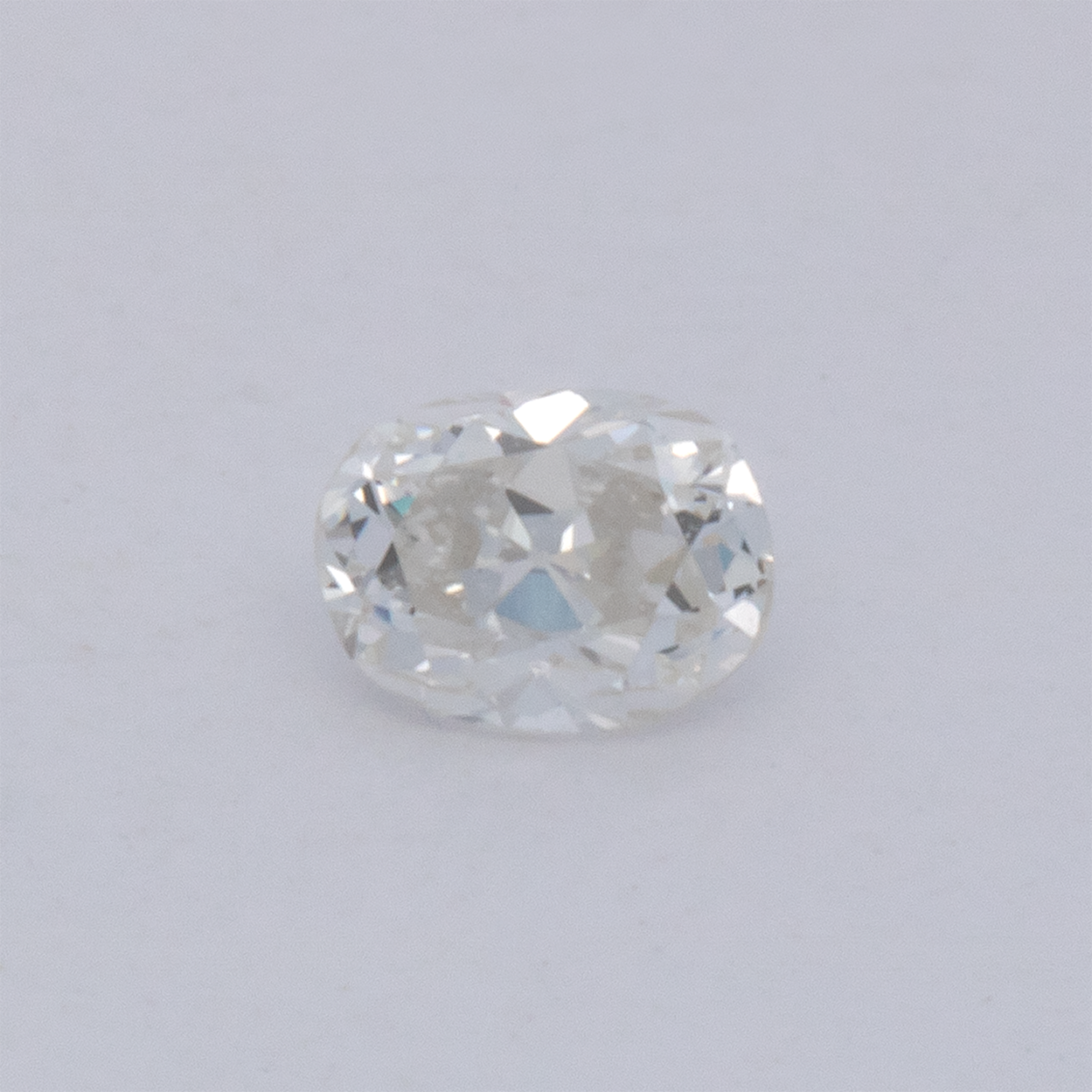 Diamant - fein weiß, oval, 3.2x2.4 mm, 0.09 cts, Nr. DT1018