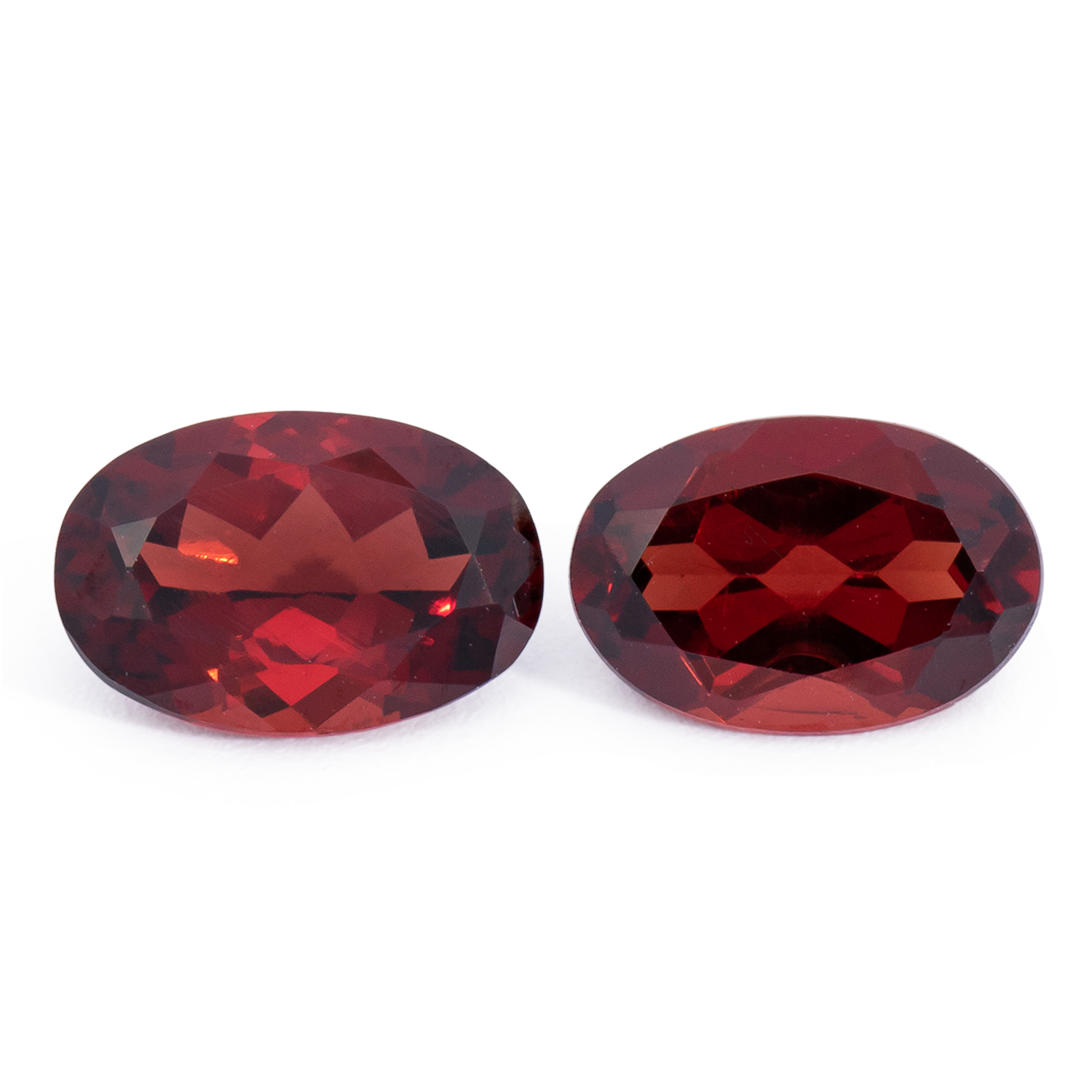 Garnet Pair - red, oval, 6x4 mm, 1.05 - 1.08 cts, No. GR32002