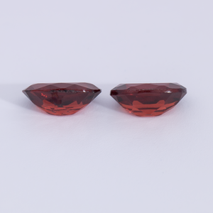 Garnet Pair - red, oval, 6x4 mm, 1.05 - 1.08 cts, No. GR32002