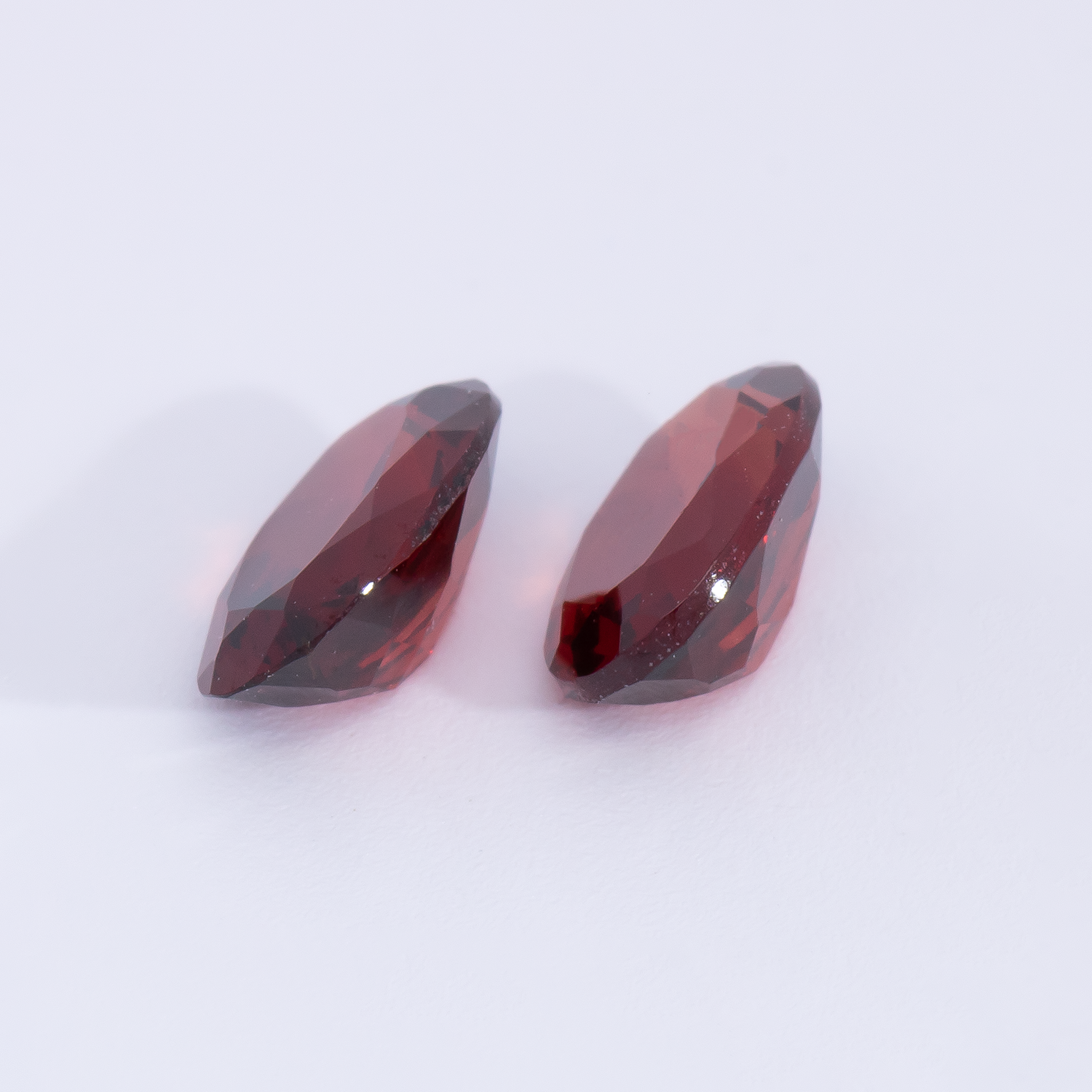 Granat Paar - rot, oval, 6x4 mm, 1.05 - 1.08 cts, Nr. GR32002