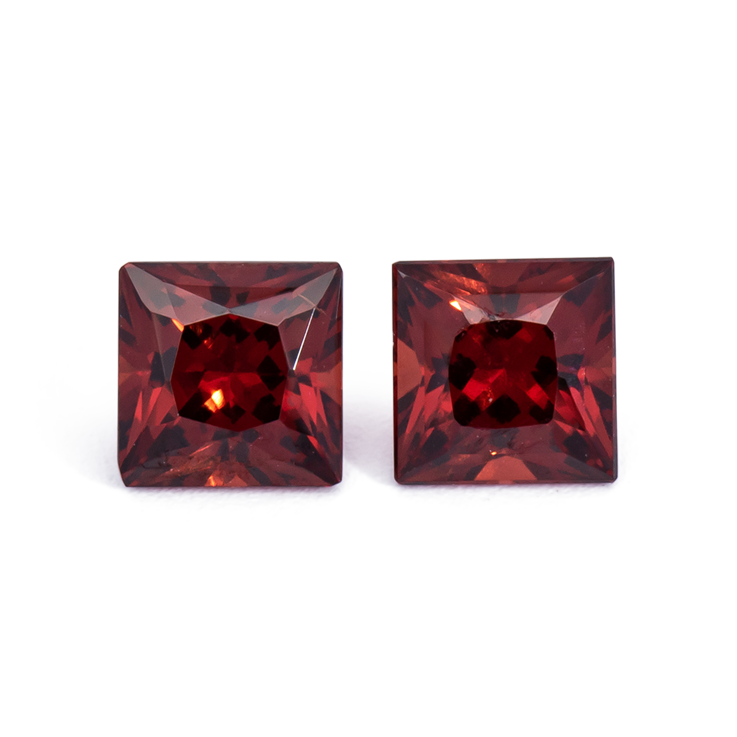 Garnet Pair - red, square, 3.4x3.4 mm, 0.54 cts, No. GR32003