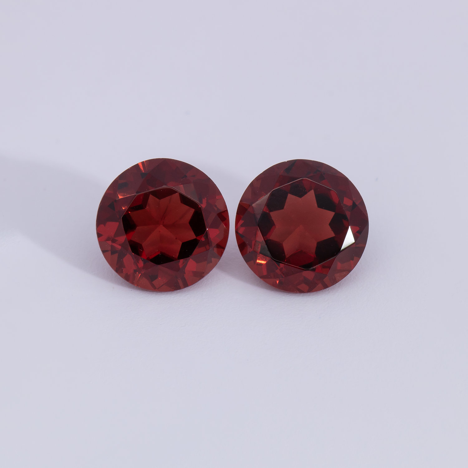 Garnet Pair - red, round, 6x6 mm, 1.95 - 2.14 cts, No. GR32005