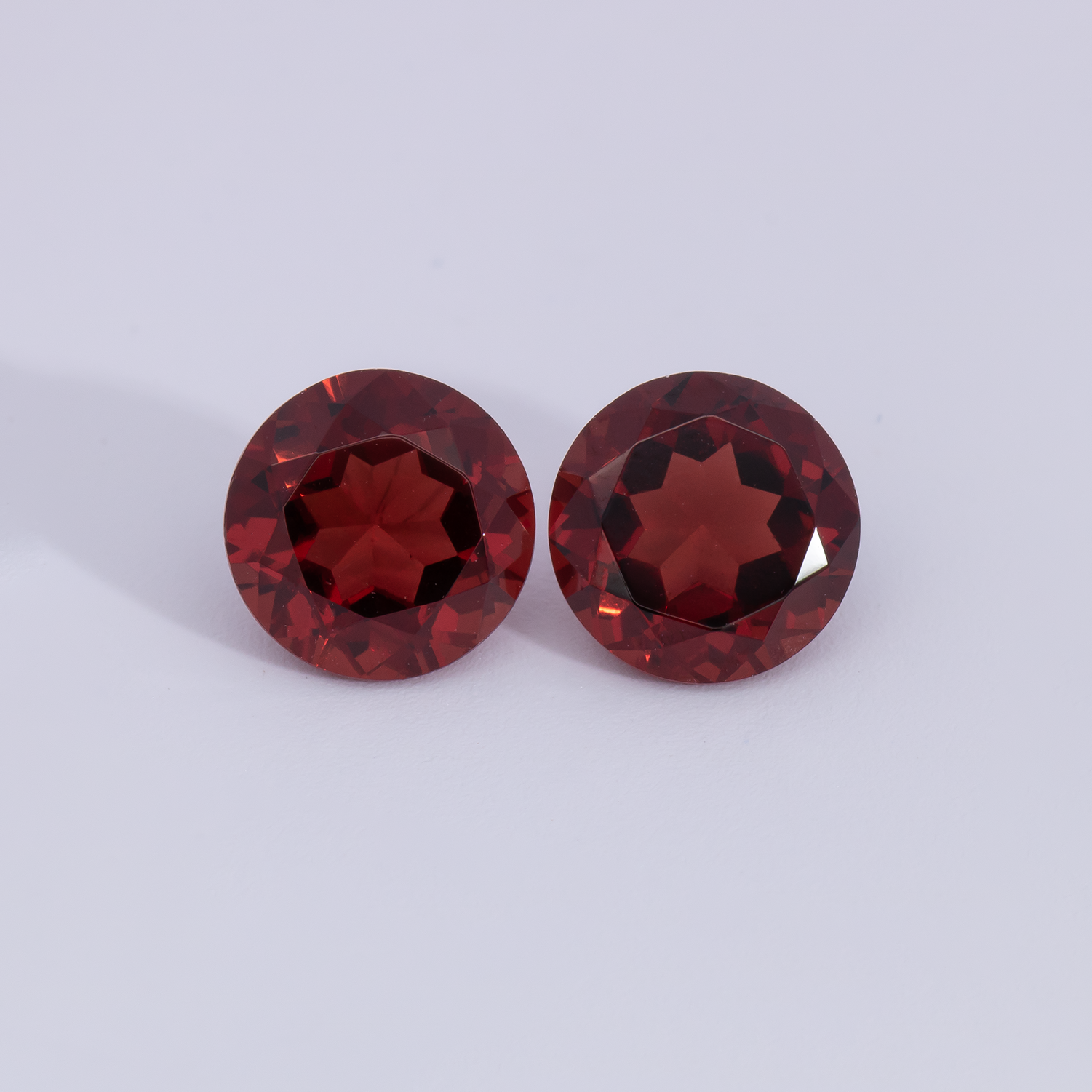 Granat Paar - rot, rund, 6x6 mm, 1.95 - 2.14 cts, Nr. GR32005