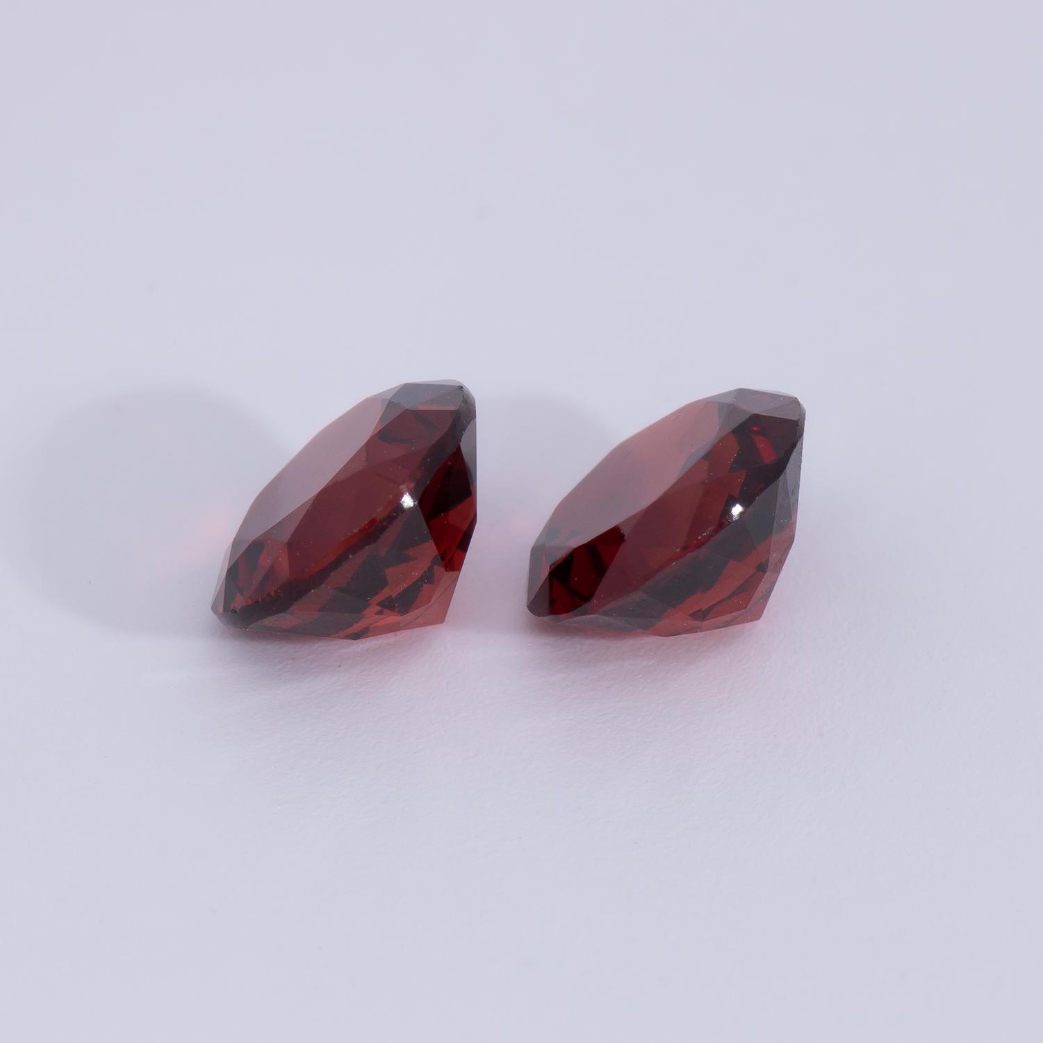 Garnet Pair - red, round, 6x6 mm, 1.95 - 2.14 cts, No. GR32005