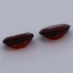 Granat Paar - rot, oval, 6x4 mm, 1.05 - 1.09 cts, Nr. GR32008