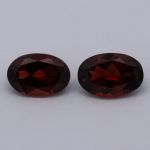 Granat Paar - rot, oval, 6x4 mm, 1.05 - 1.09 cts, Nr. GR32008