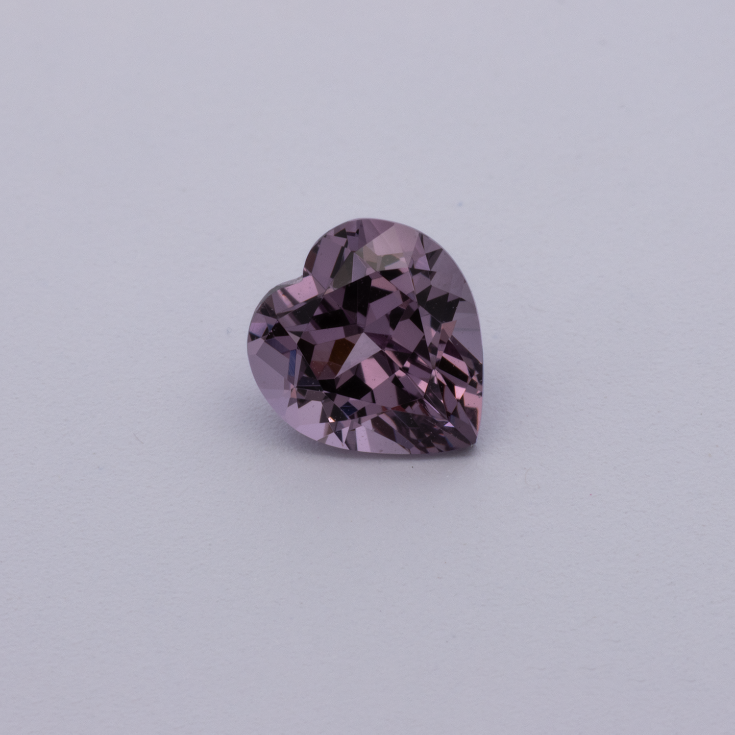 Spinell - lila, herz, 6x5.5 mm, 0.73 cts, Nr. SP90129