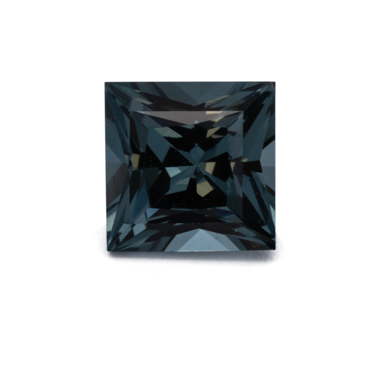 Spinell - grau, rechteck, 5x5 mm, 0.72 cts, Nr. SP90131