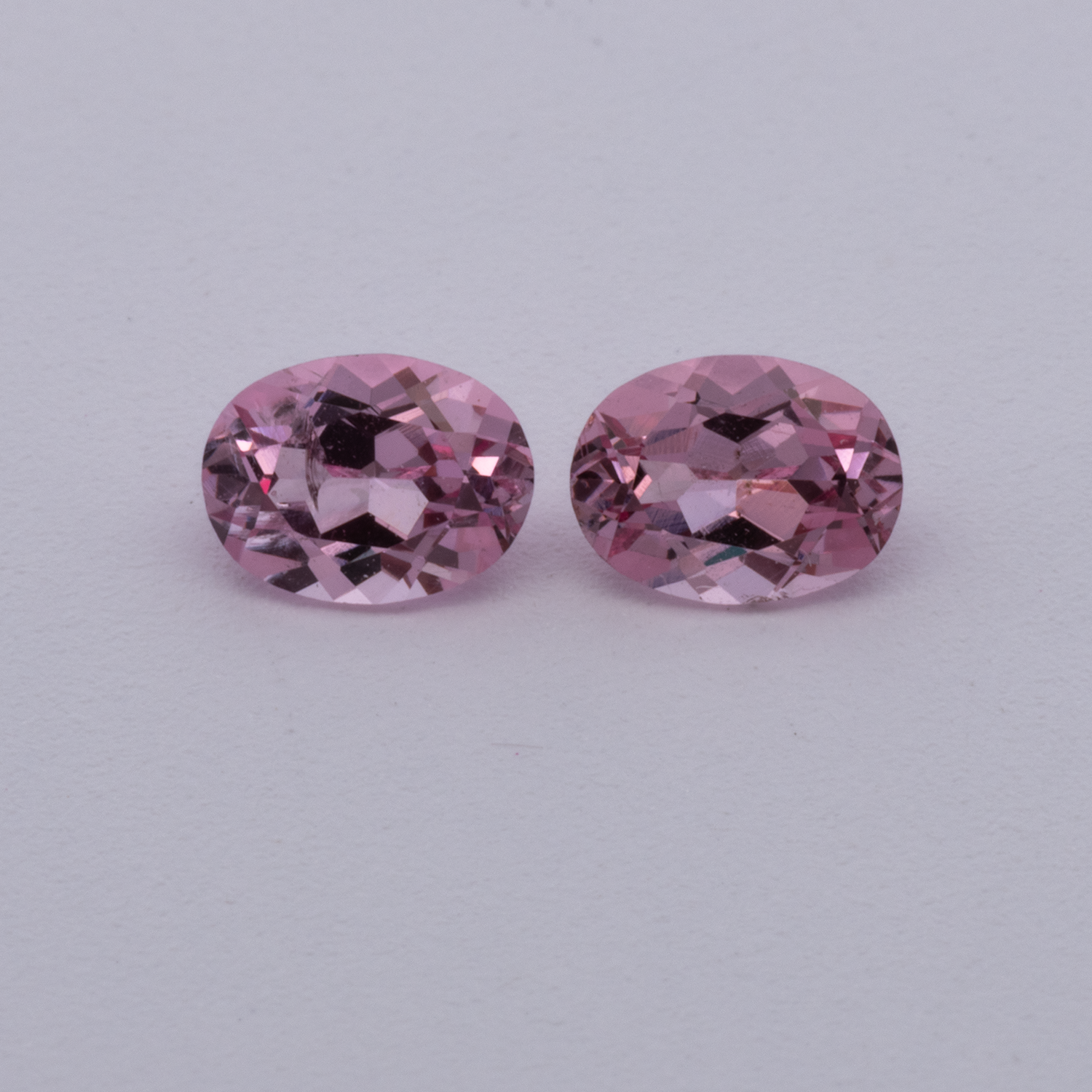 Spinell Paar - pink, oval, 4x3 mm, 0.40 cts, Nr. SP90136