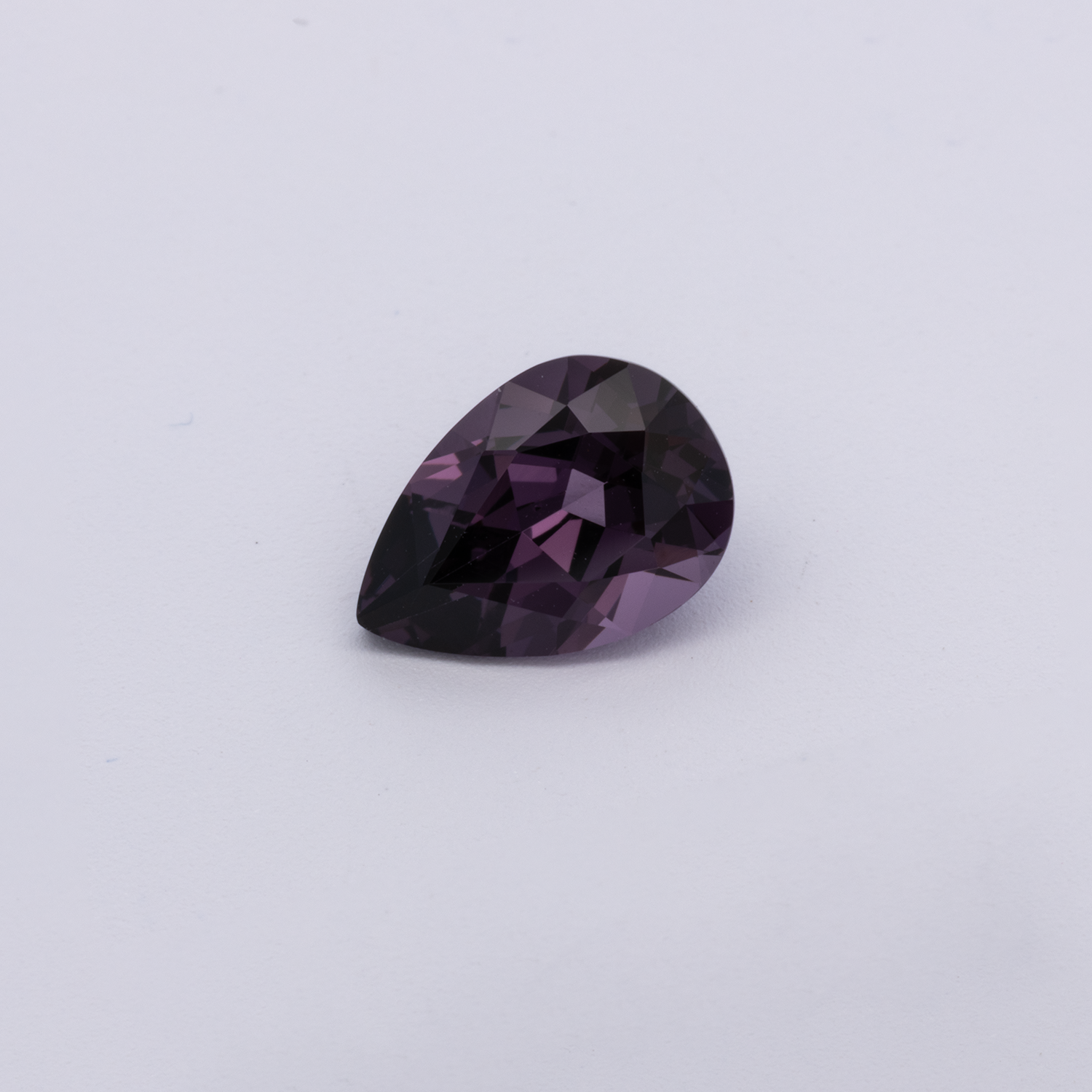 Spinell - lila, birnform, 8.5x6 mm, 1.39 cts, Nr. SP90138