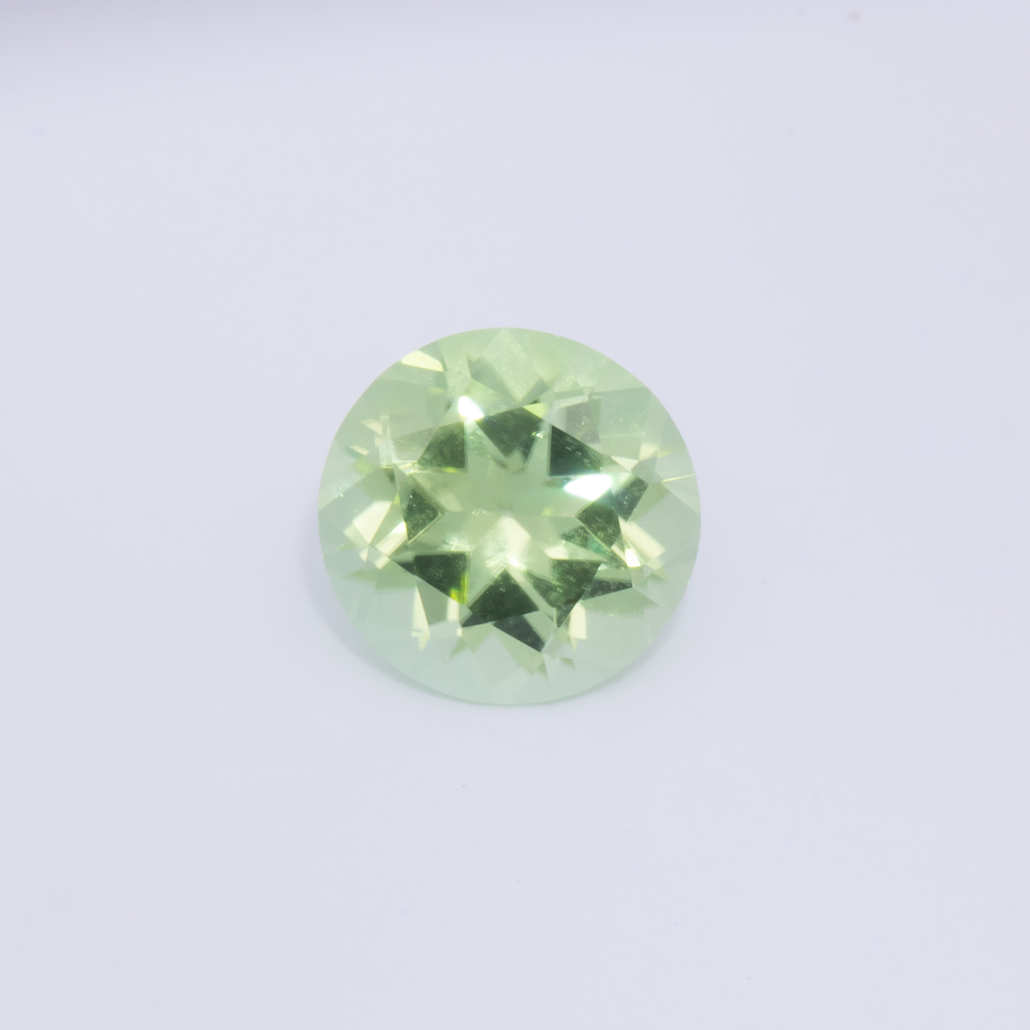 Peridot - grün, rund, 5.9x5.9 mm, 0.74 - 0.79 cts, Nr. PR40001