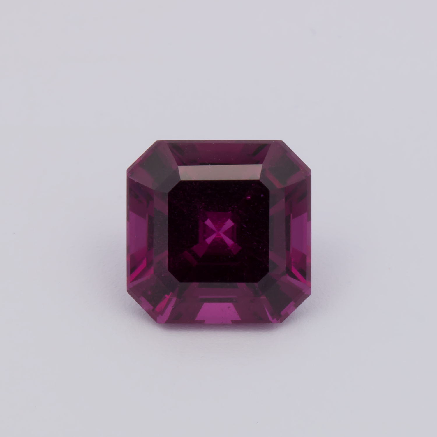 Royal Purple Garnet - lila, asscher, 7x7 mm, 2.04 cts, Nr. RP94007