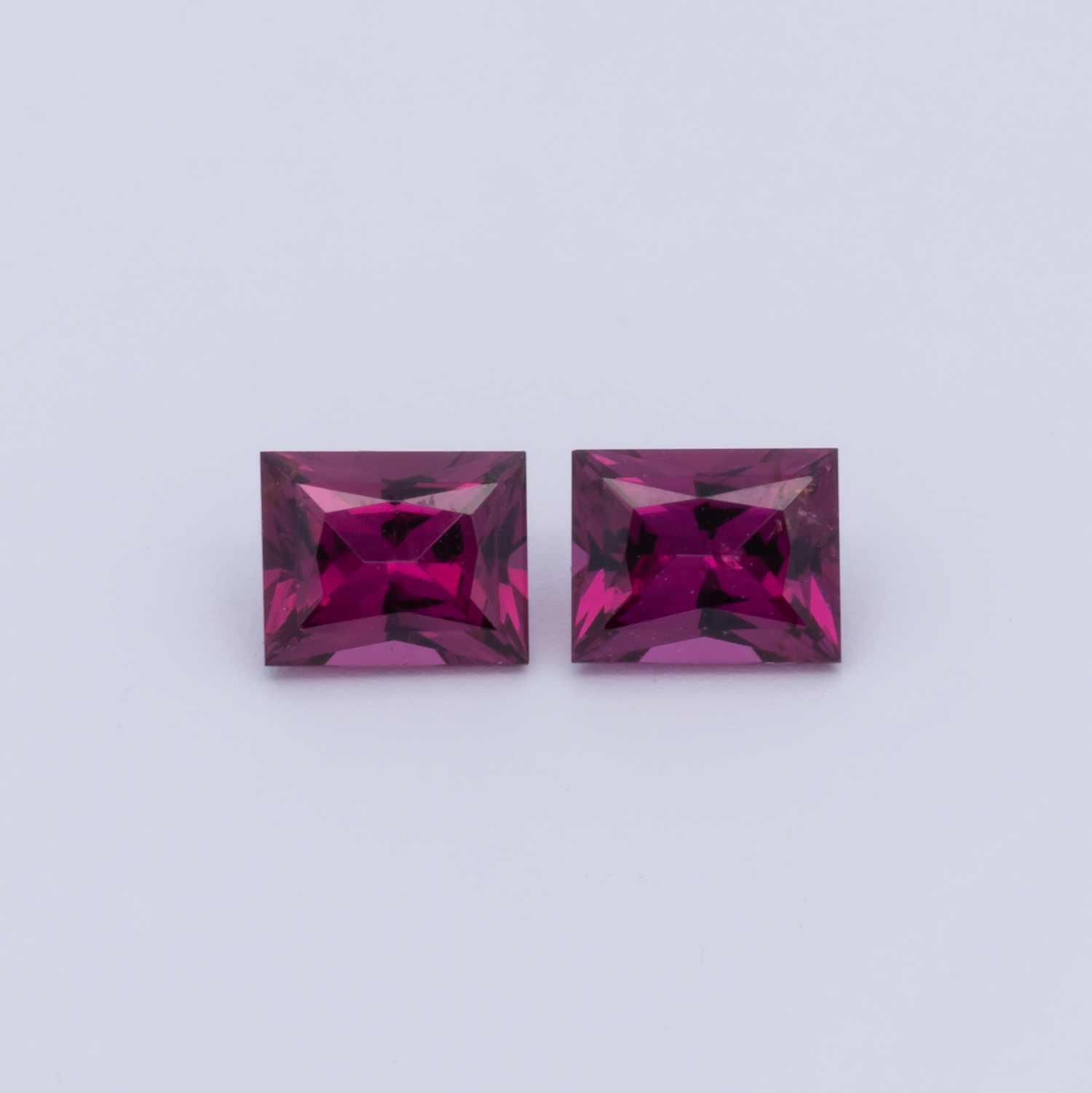 Royal Purple Garnet Paar - lila, baguette, 5x4 mm, 1.13 cts, Nr. RP94010