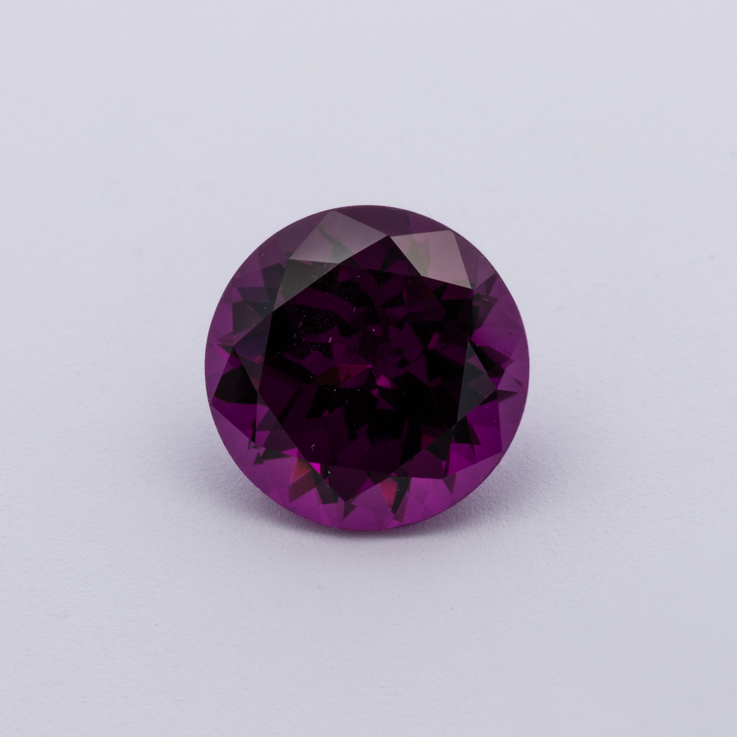 Royal Purple Garnet - lila, rund, 8.1x8.1 mm, 2.5 cts, Nr. RP95001