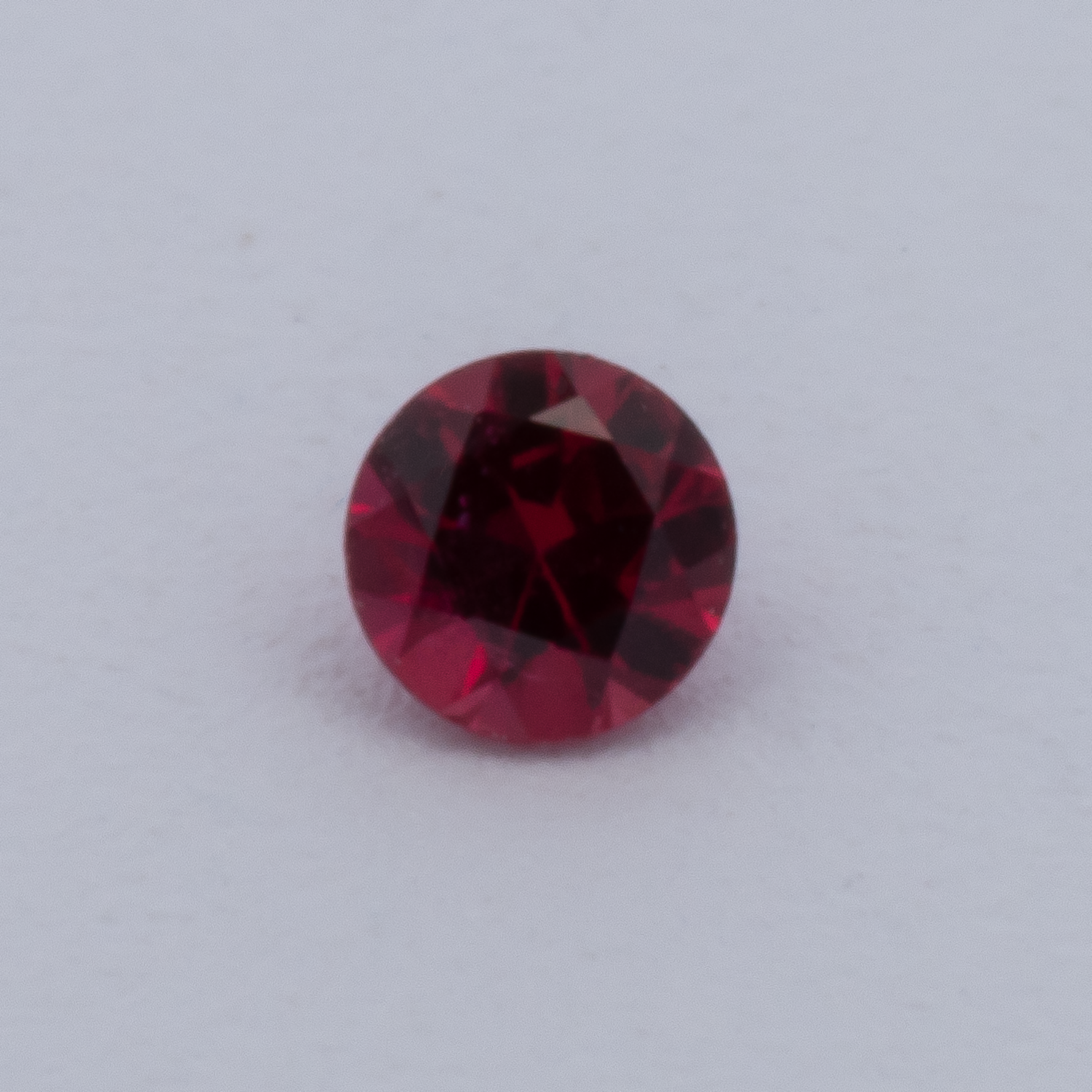 Rubin - rot, rund, 1.8x1.8 mm, 0.03 cts, Nr. RY10024