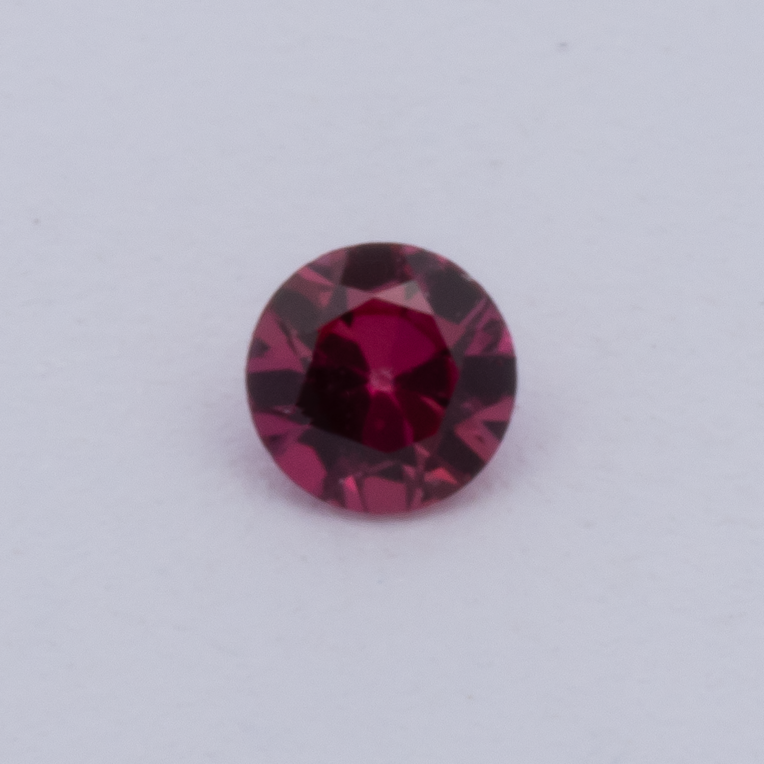 Rubin - rot, rund, 1.7x1.7 mm, 0.02 cts, Nr. RY10028