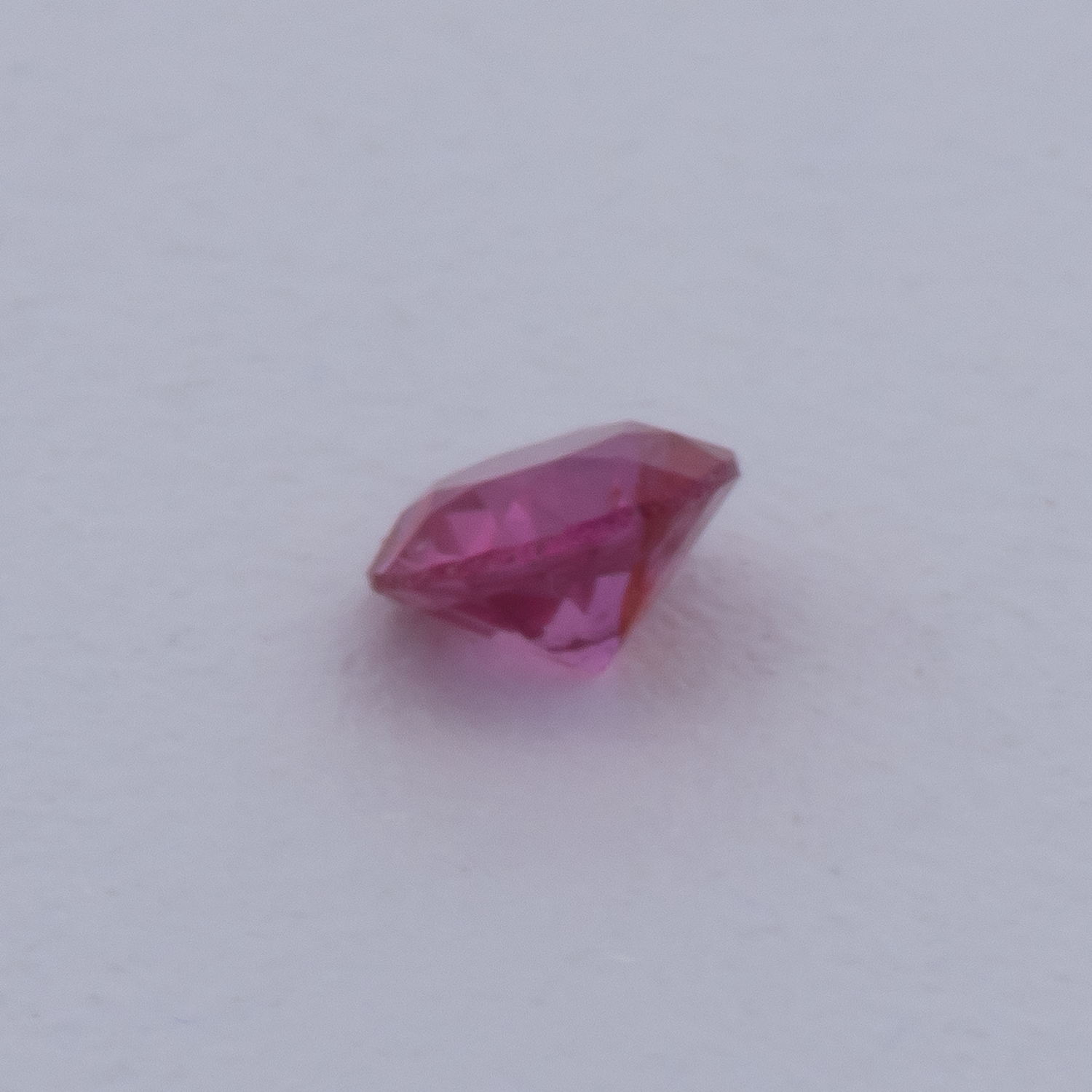 Rubin - rot, rund, 1.5x1.5 mm, 0.01 cts, Nr. RY10029