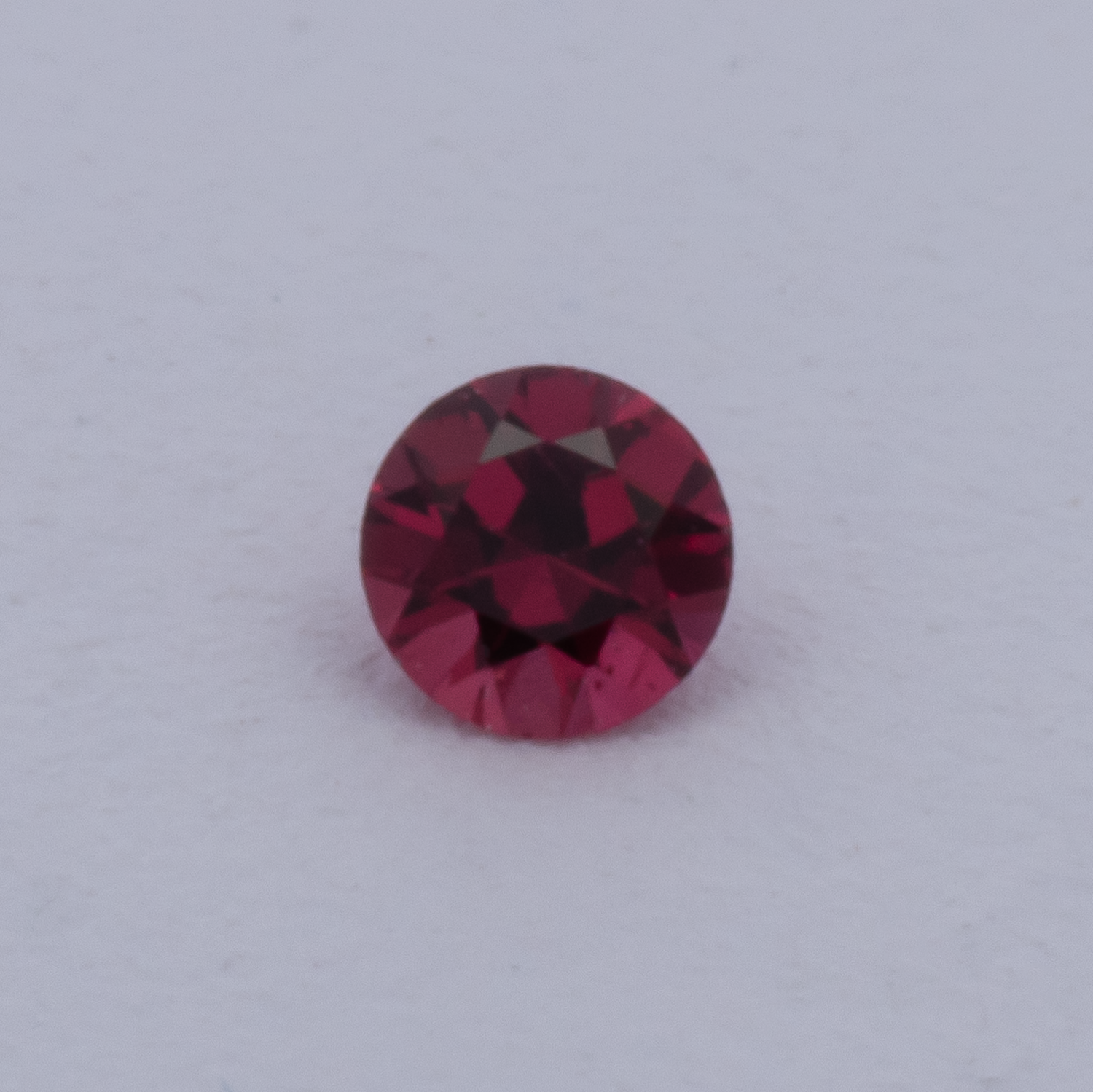 Rubin - rot, rund, 1.5x1.5 mm, 0.02 cts, Nr. RY10030