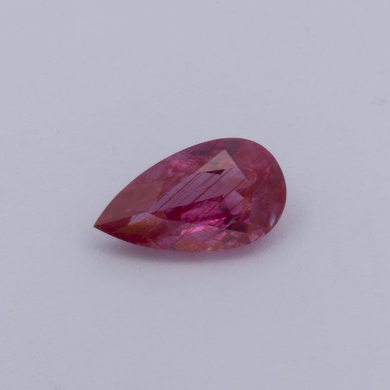 Rubin - rot, birnform, 5.5x3.1 mm, 0.27 cts, Nr. RY10031