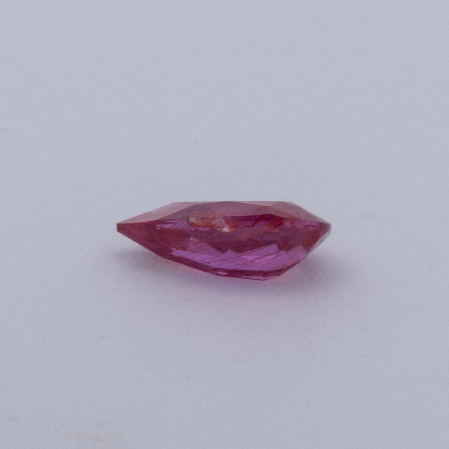 Rubin - rot, birnform, 5.5x3.1 mm, 0.27 cts, Nr. RY10031