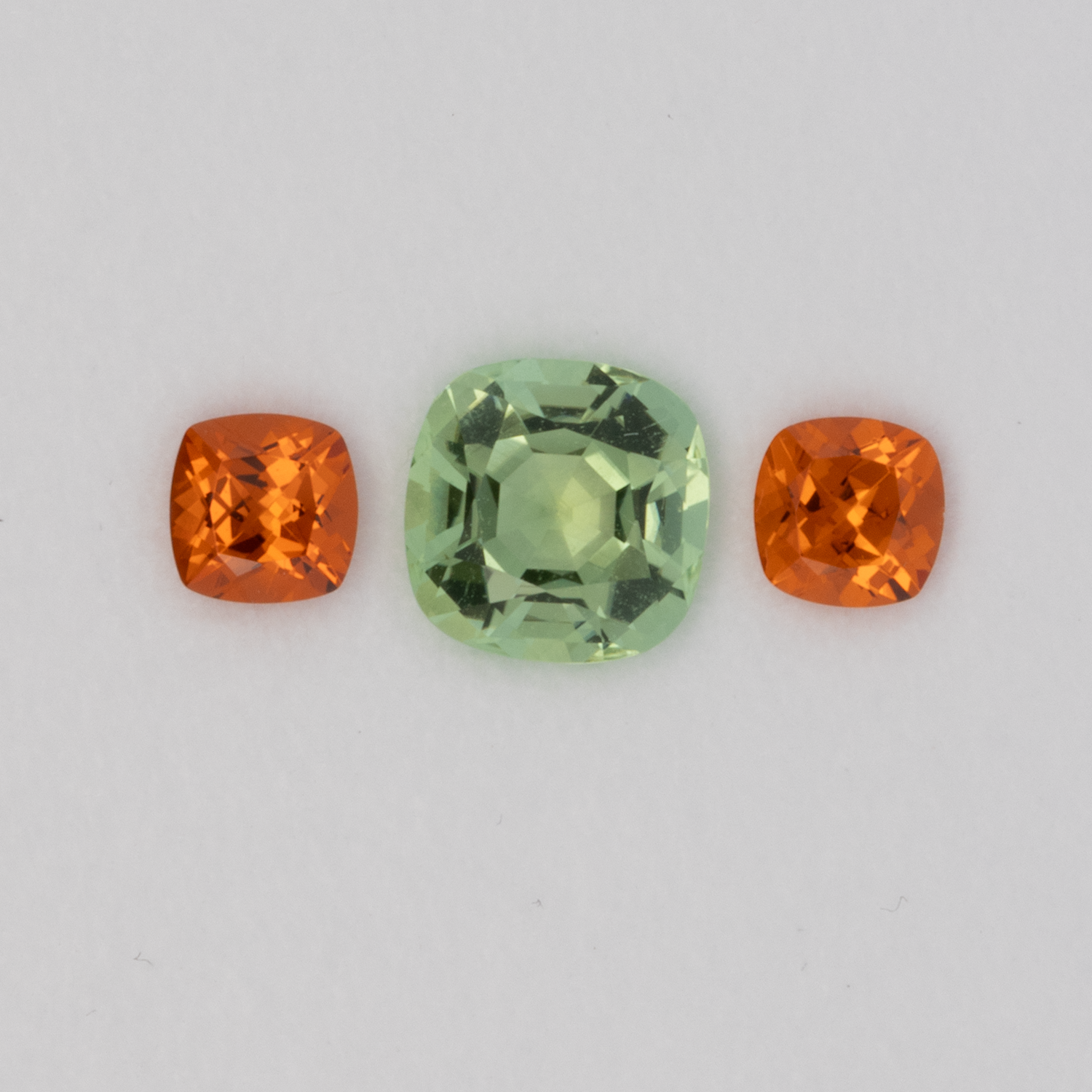 Peridot,Mandarin Granat im Set - grün & orange, antik, 8.0x8.0 mm, 3.54 cts, Nr. SET99098
