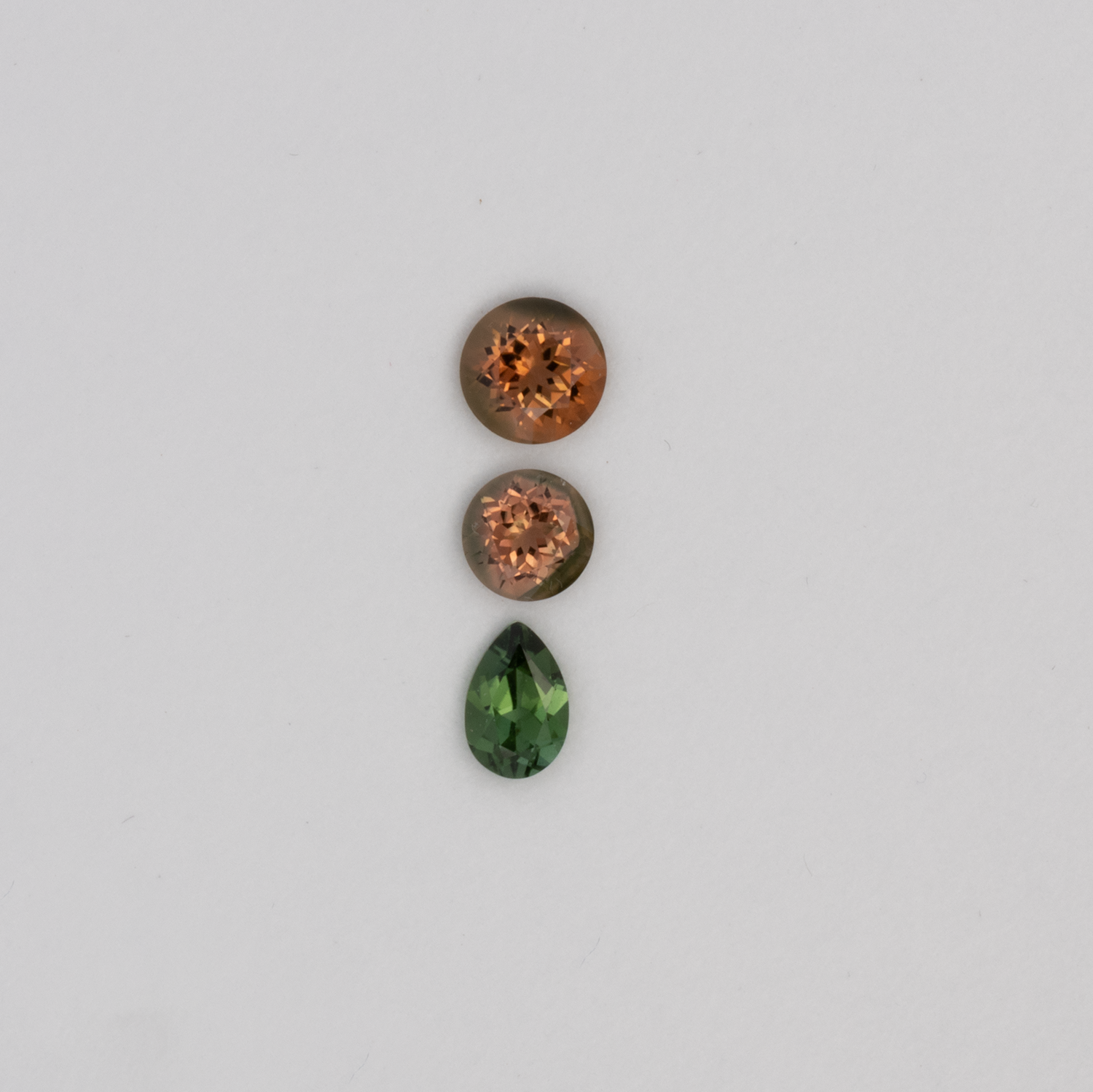 Turmalin im Set - grün & apricot, rund & birnform, 5.5x5.5 mm, 1.56 cts, Nr. SET99105