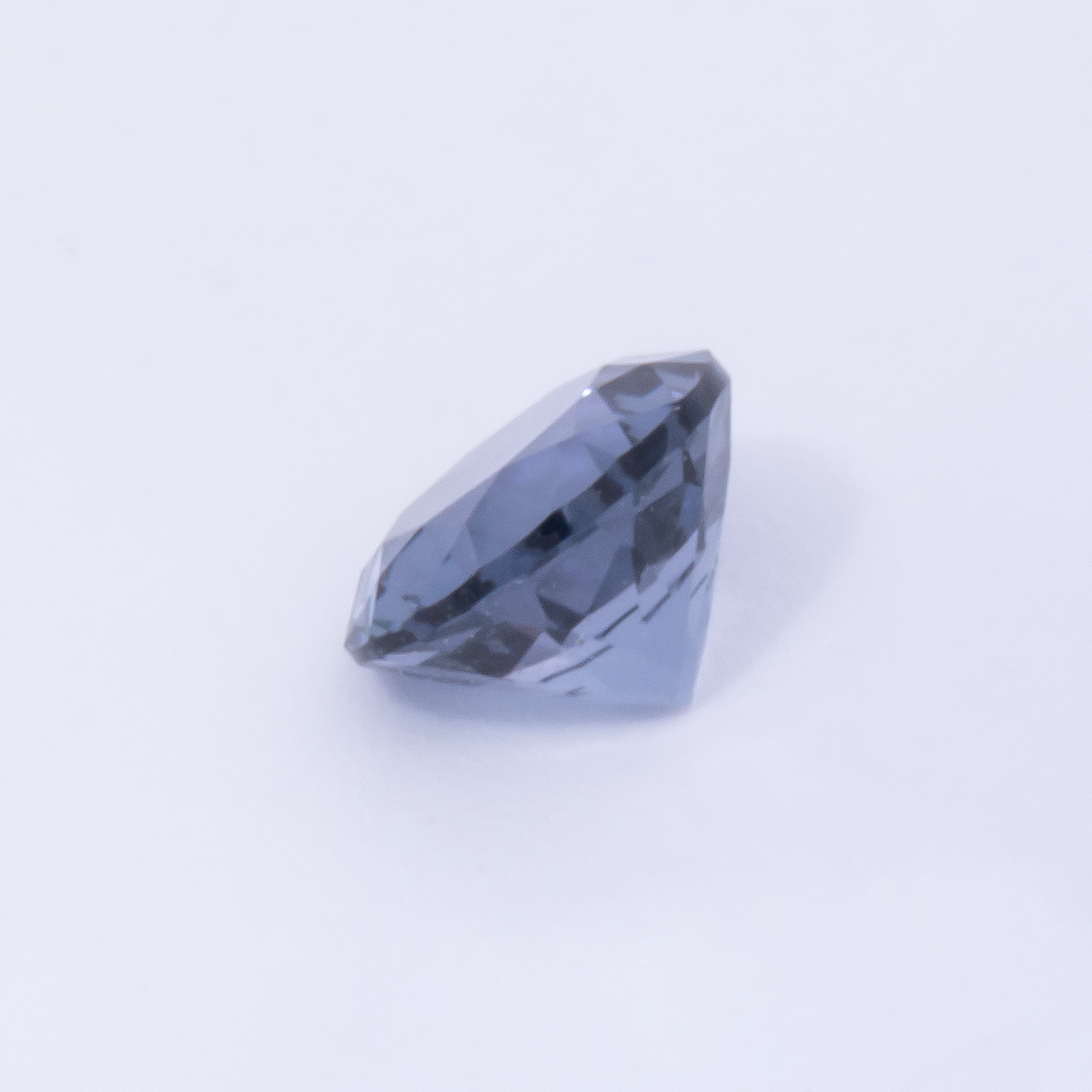 Spinell - lila, rund, 4x4 mm, 0.30 cts, Nr. SP90079