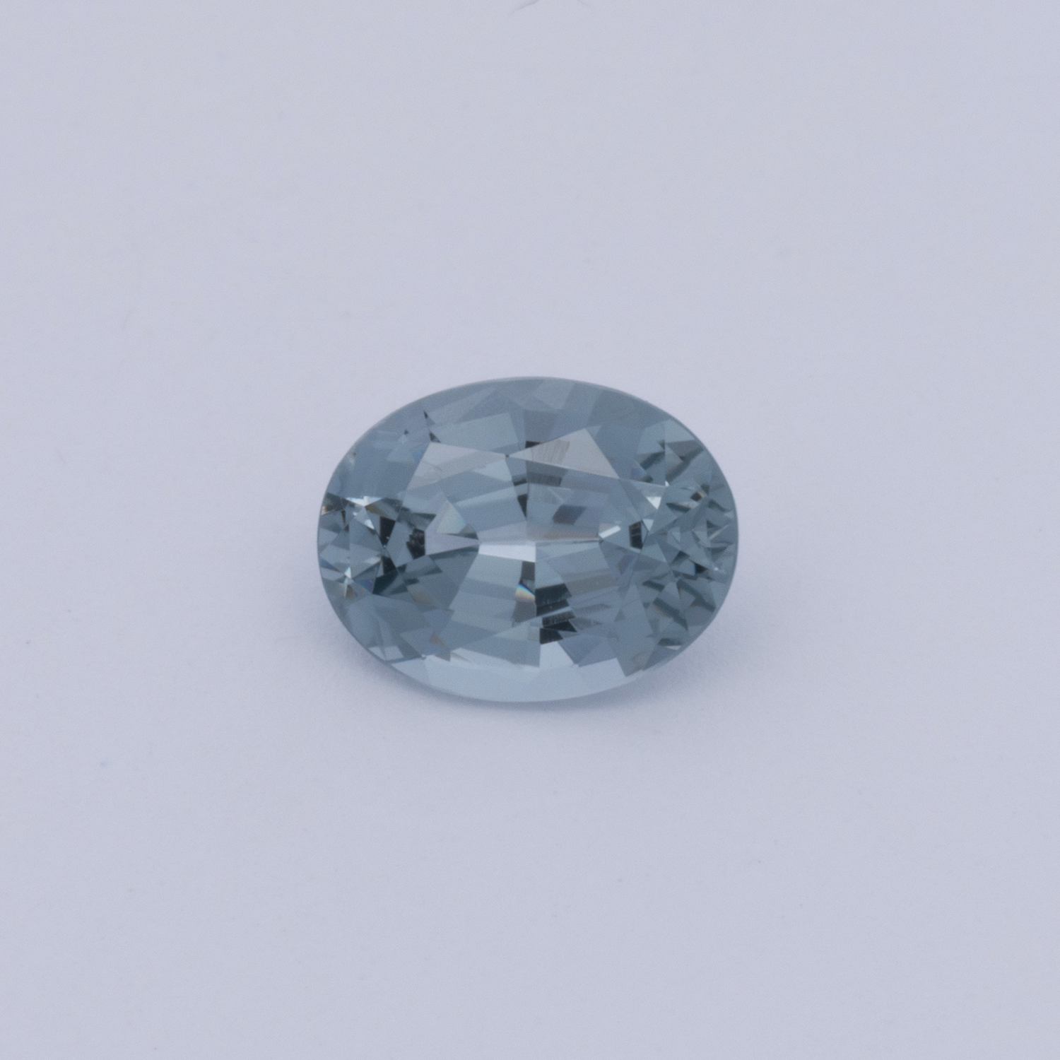 Spinell - grau, oval, 7.3x5.6 mm, 1.16 cts, Nr. SP90098