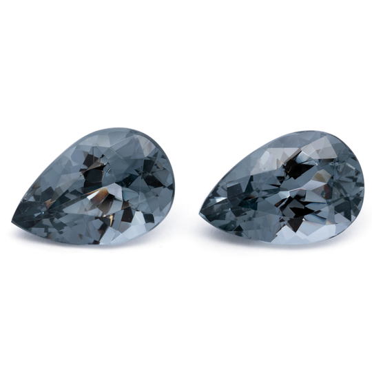 Spinell Paar - grau, birnform, 9.1x6.1 mm, 3.13 cts, Nr. SP90125