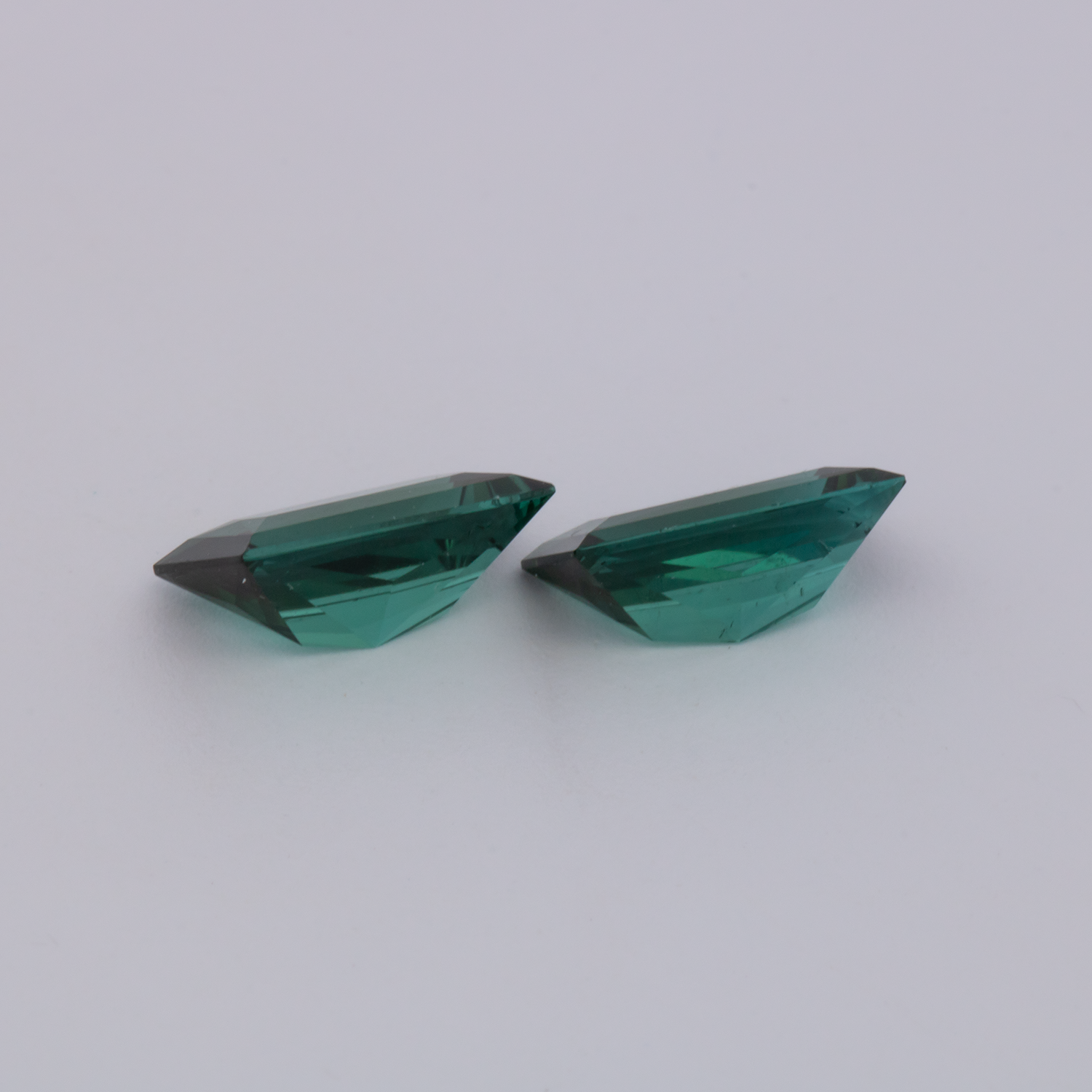 Turmalin Paar - grün, baguette, 8x5 mm, 2.10 cts, Nr. TR991110