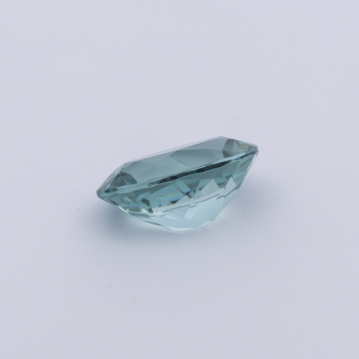 Turmalin - grün, oval, 6.9x5 mm, 0.68 cts, Nr. TR991151