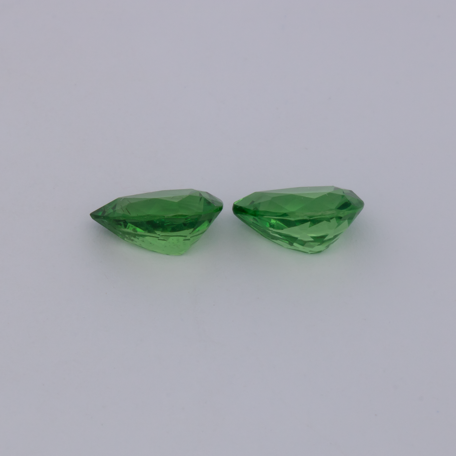 Tsavorit Paar - grün, birnform, 7x5 mm, 1.58 cts, Nr. TS91019
