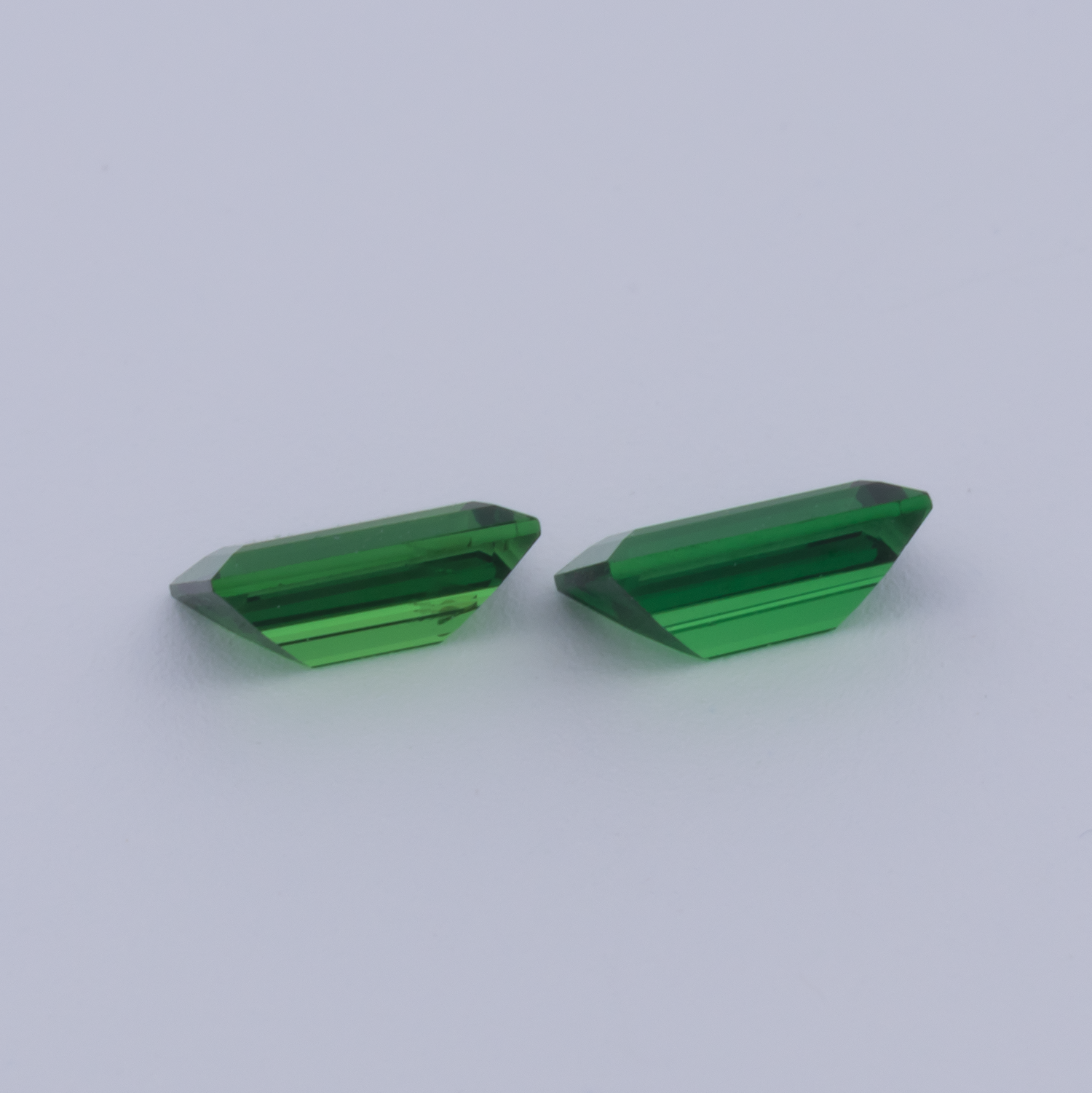 Tsavorit Paar - grün, baguette, 5x3 mm, 0.61 cts, Nr. TS91025