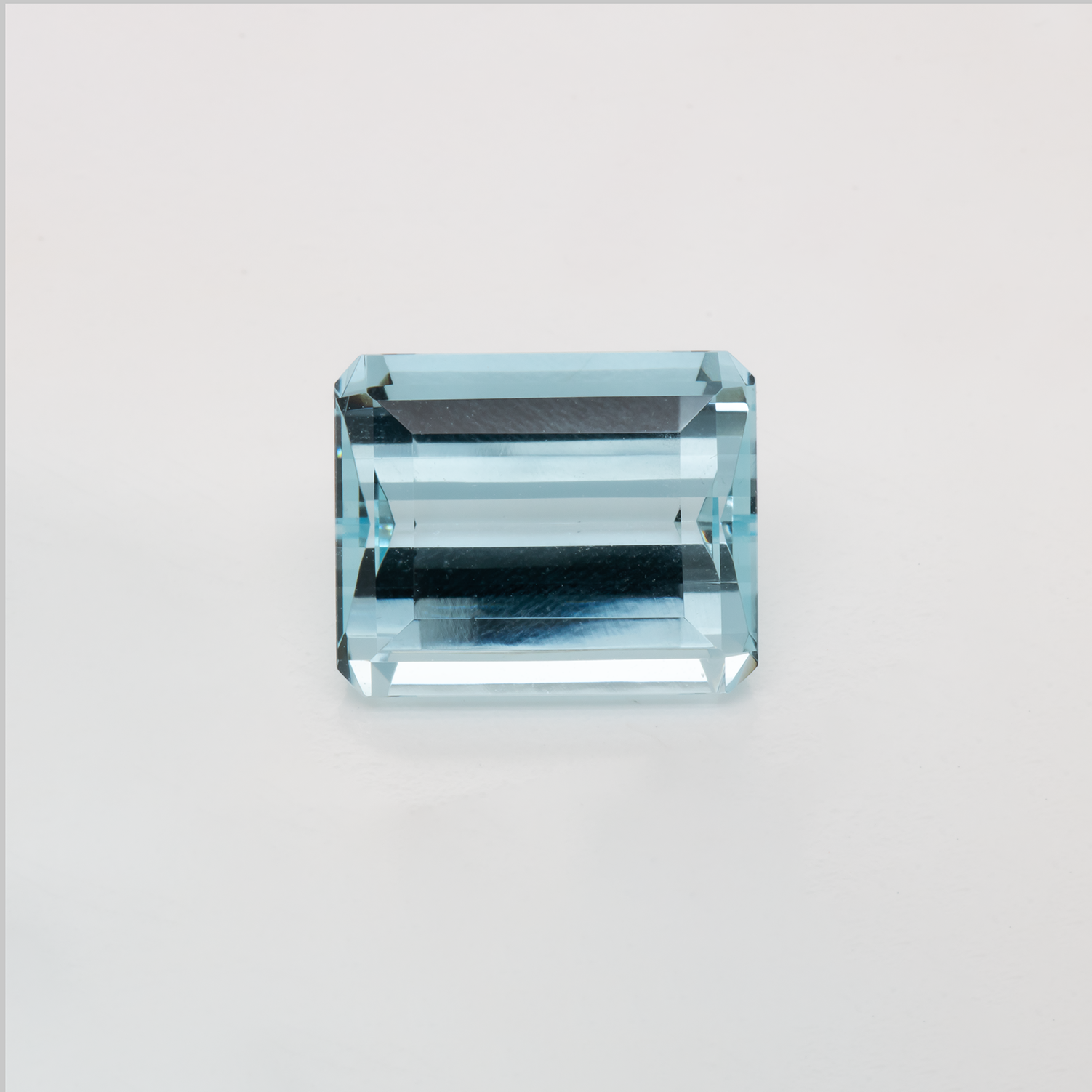 Aquamarine - AA, octagon, 11x9 mm, 4.38 cts, No. A99031