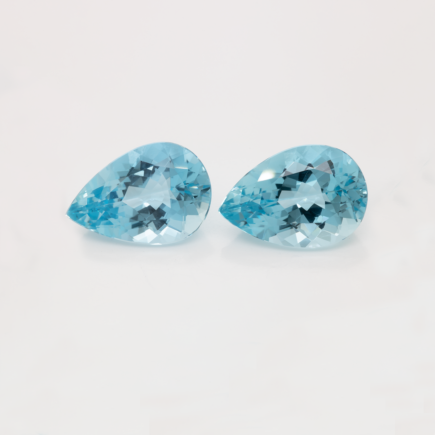 Aquamarin Paar - AAA, blau, birnform, 16x11 mm, 11.69 cts, Nr. A99038