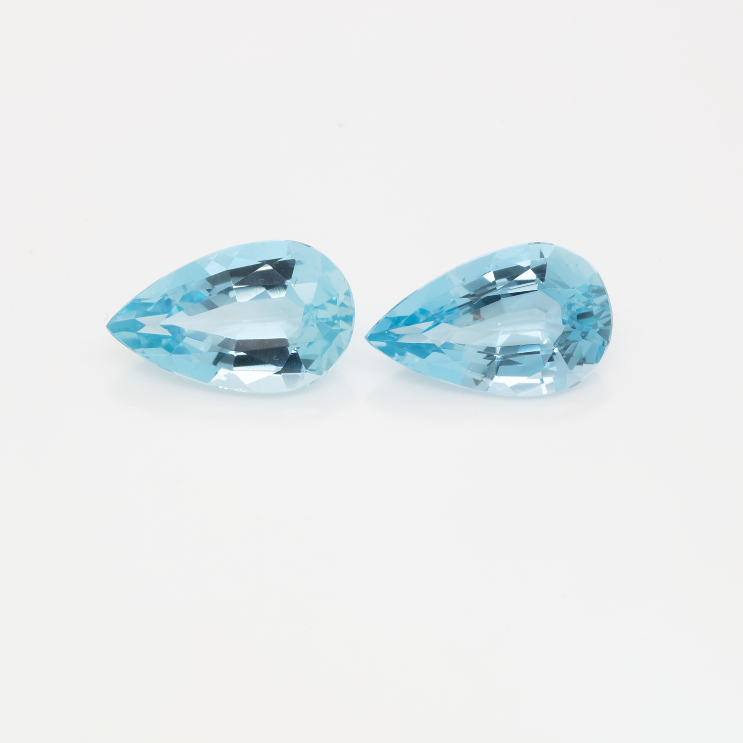 Aquamarine Pair - blue, pearshape, 14x8.5 mm, 6.67 cts, No. A99039