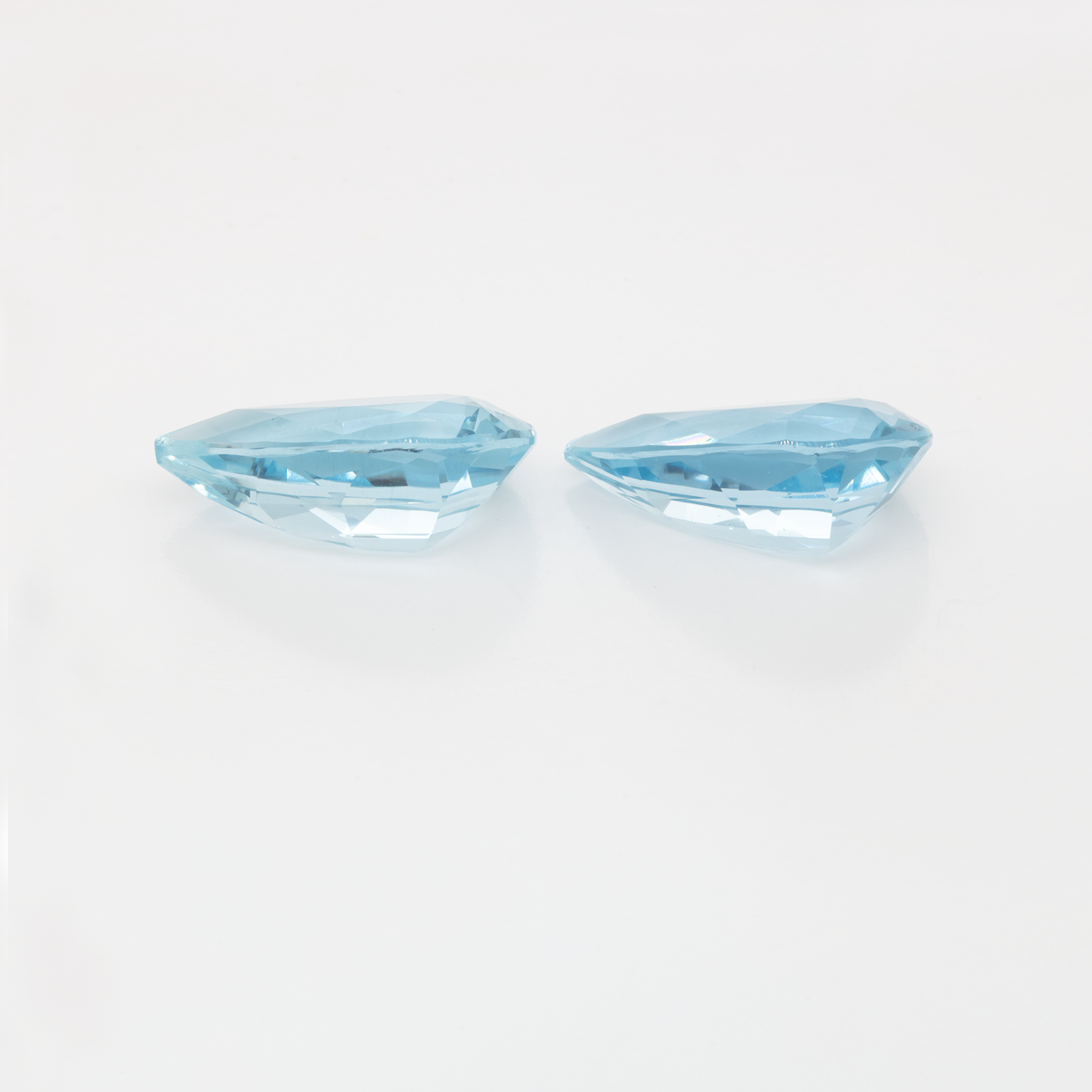 Aquamarine Pair - blue, pearshape, 14x8.5 mm, 6.67 cts, No. A99039