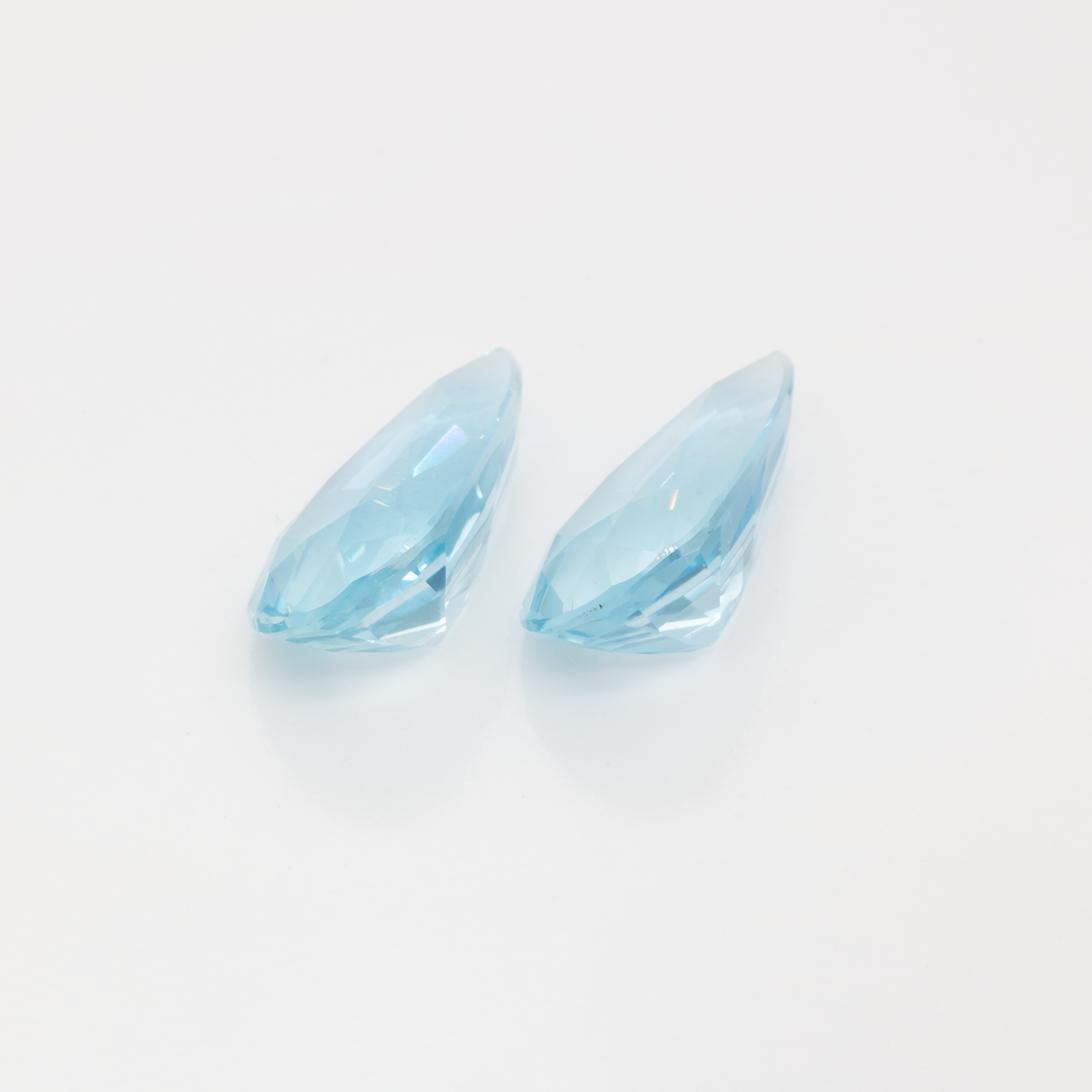 Aquamarine Pair - blue, pearshape, 14x8.5 mm, 6.67 cts, No. A99039