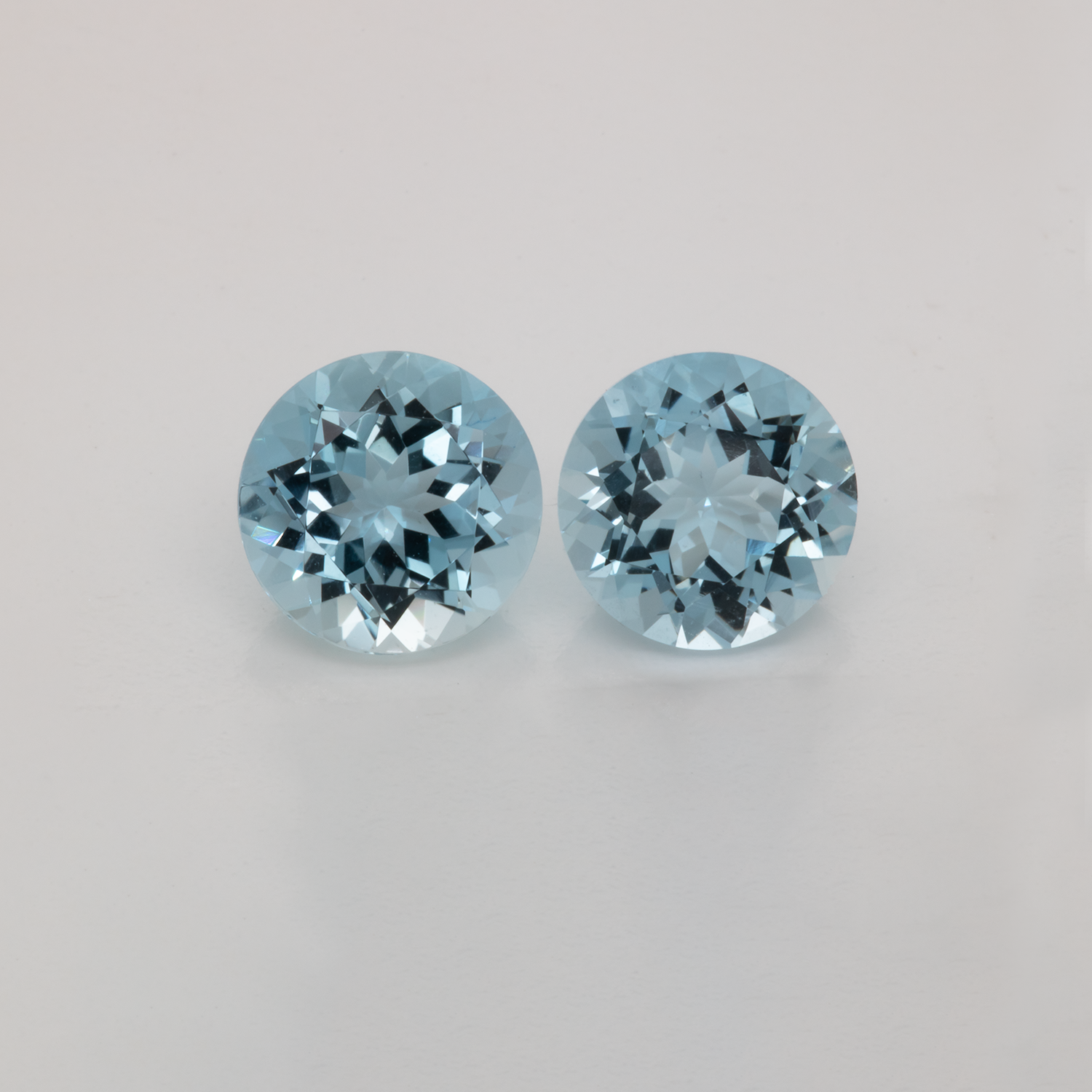 Aquamarin Paar - AA, rund, 7x7 mm, 2.38 cts, Nr. A99041