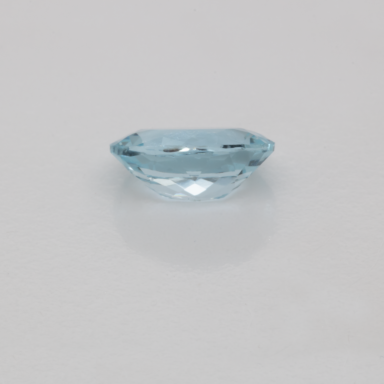Aquamarine - AA, oval, 7x5 mm, 0.62 - 0.65 cts, No. A99052
